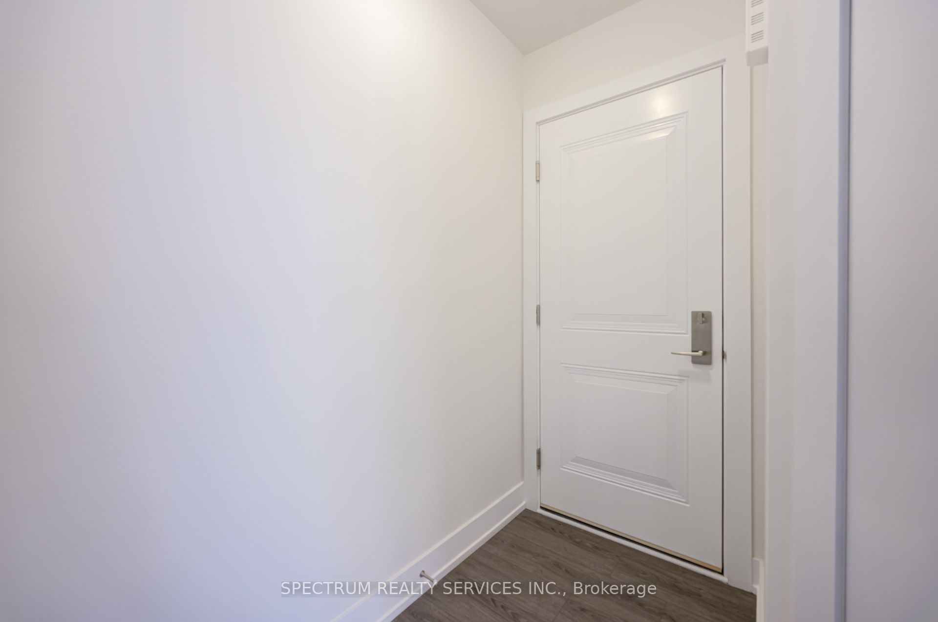7 Phelps Lane 3 Property Photo 5