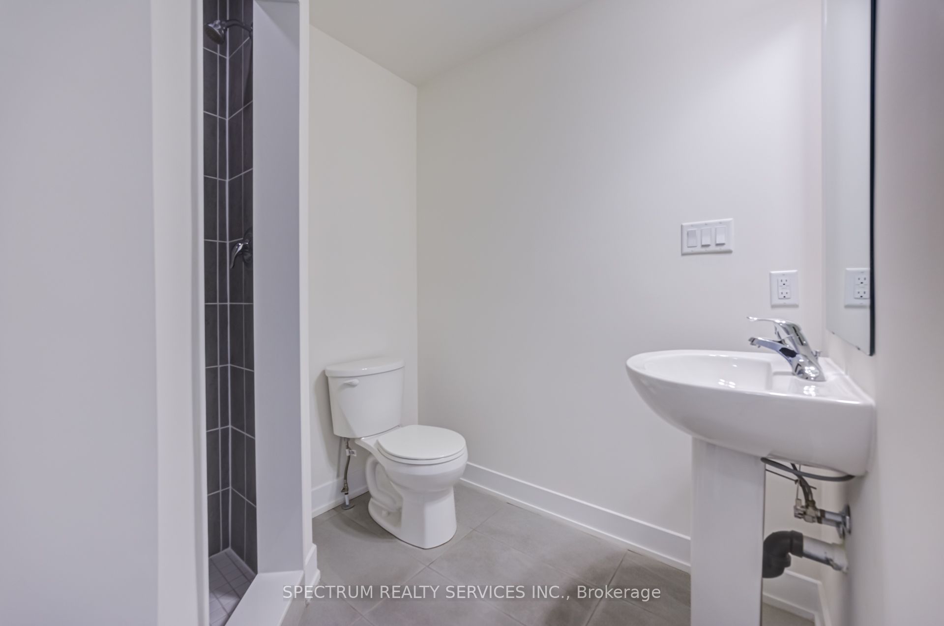 7 Phelps Lane 3 Property Photo 15