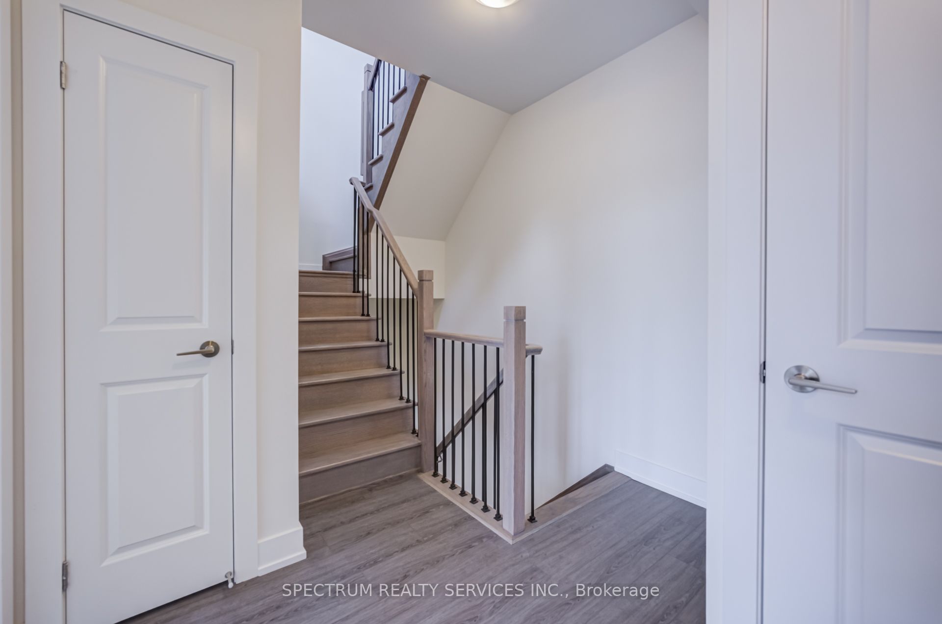 7 Phelps Lane 3 Property Photo 18