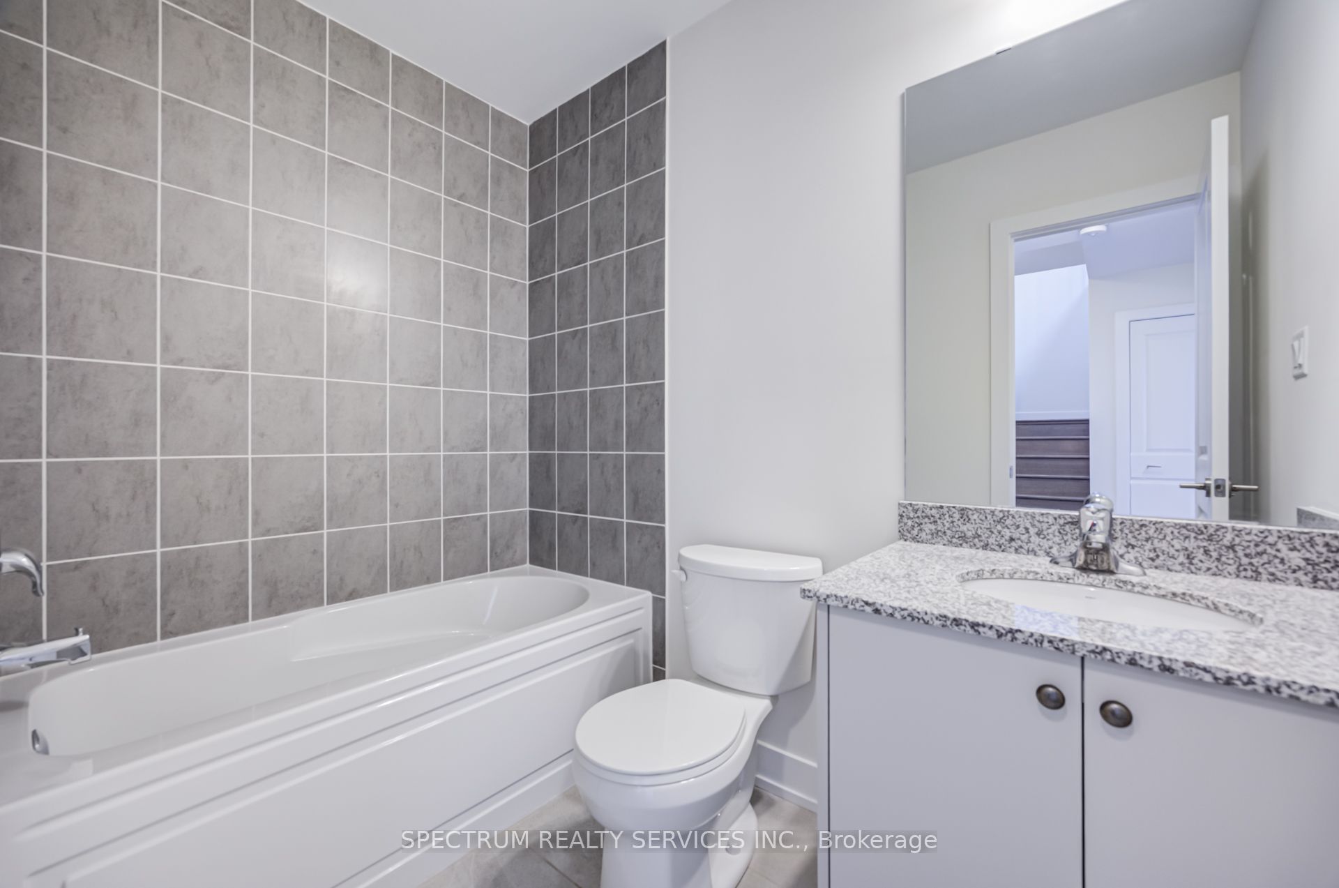 7 Phelps Lane 3 Property Photo 19