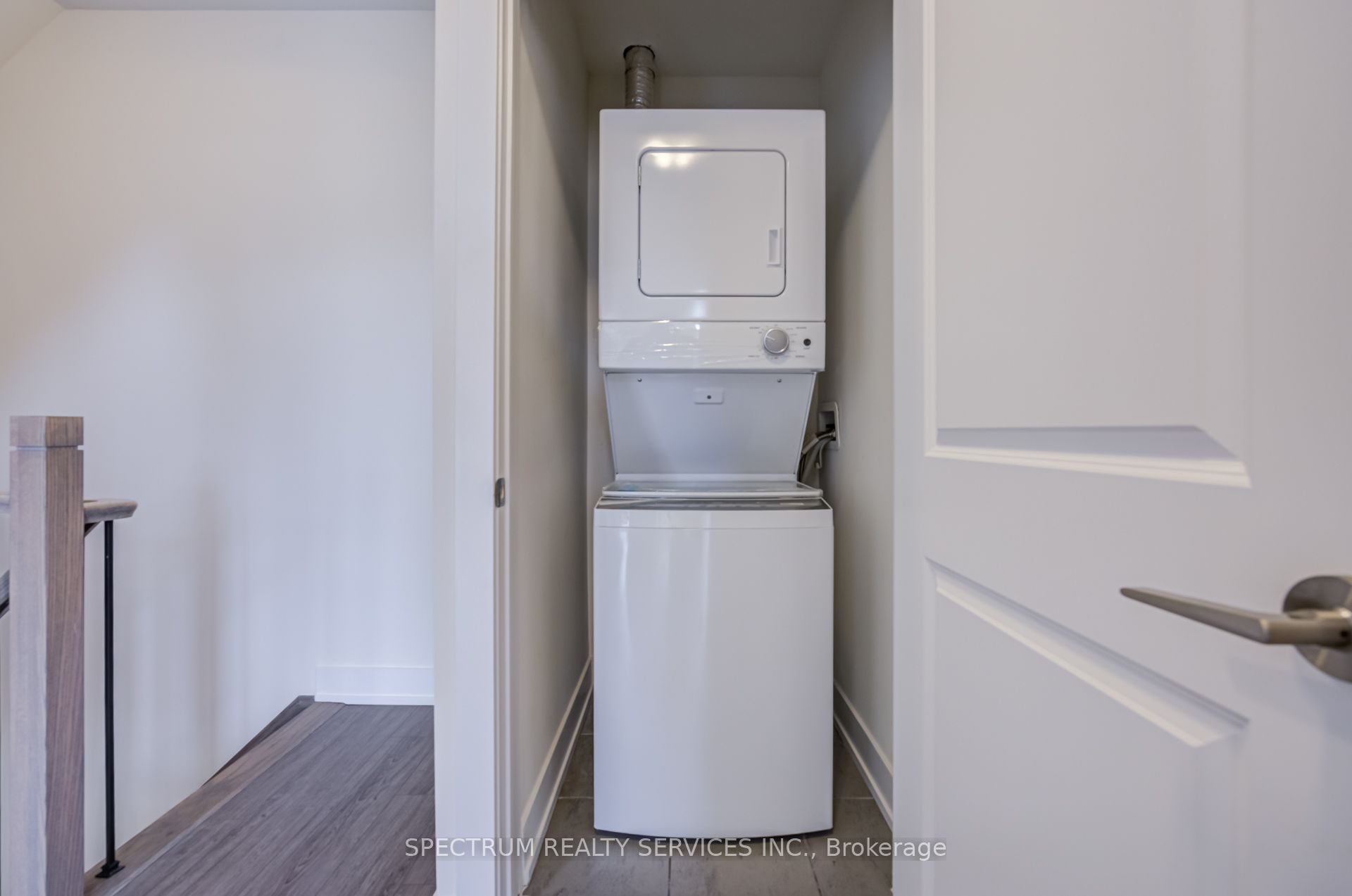 7 Phelps Lane 3 Property Photo 27