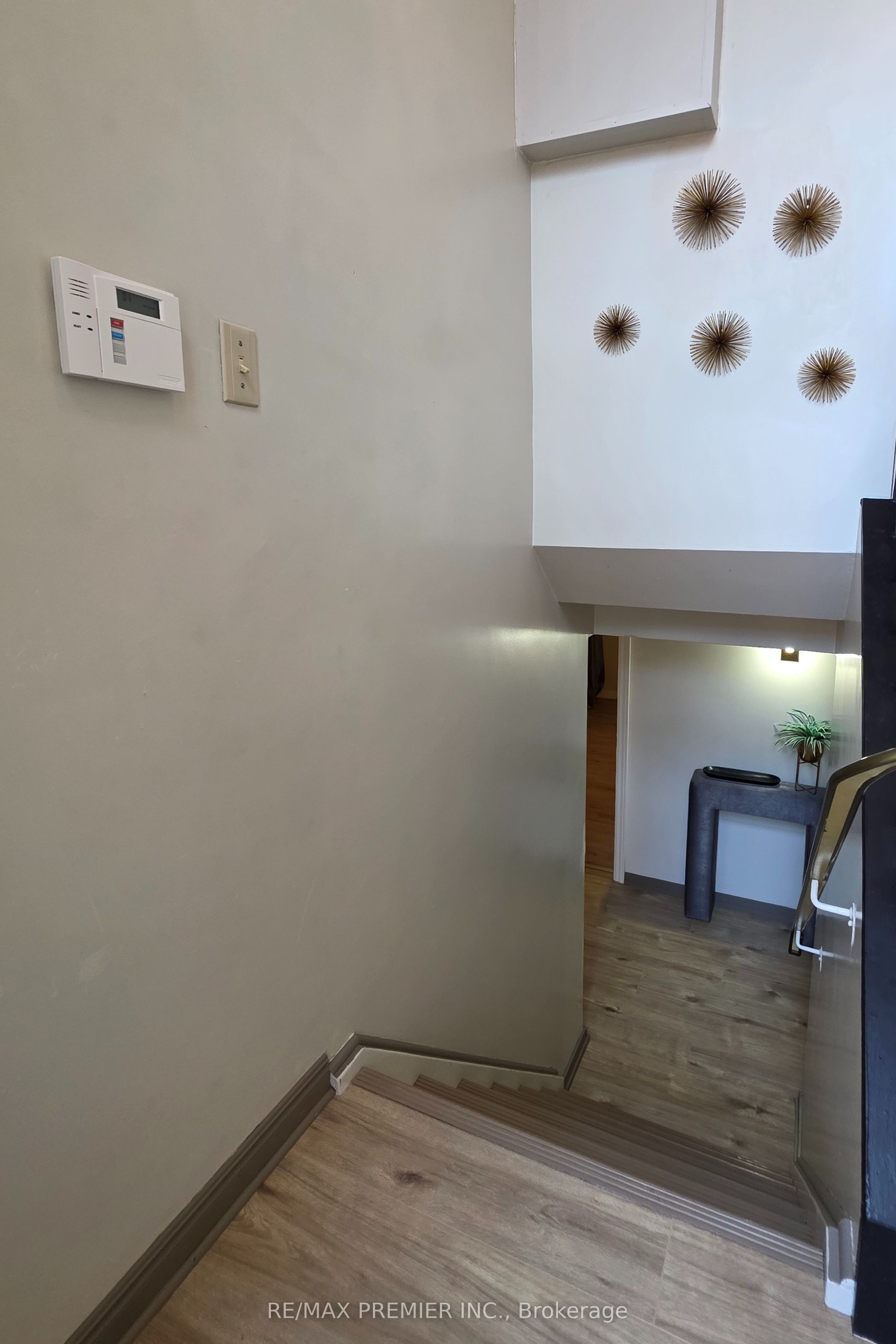 86 Harris Crescent Bsmt Property Photo 2