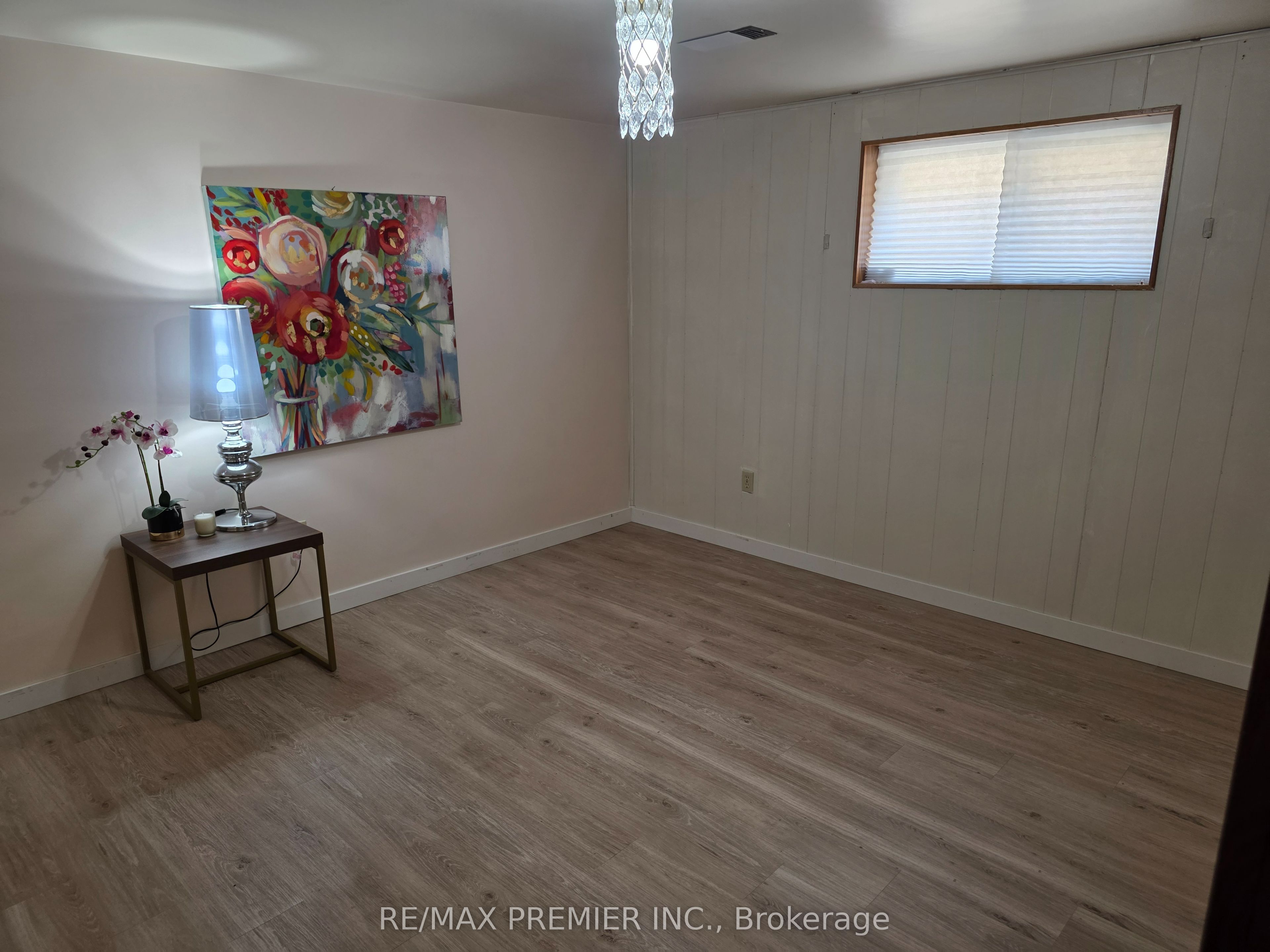 86 Harris Crescent Bsmt Property Photo 7