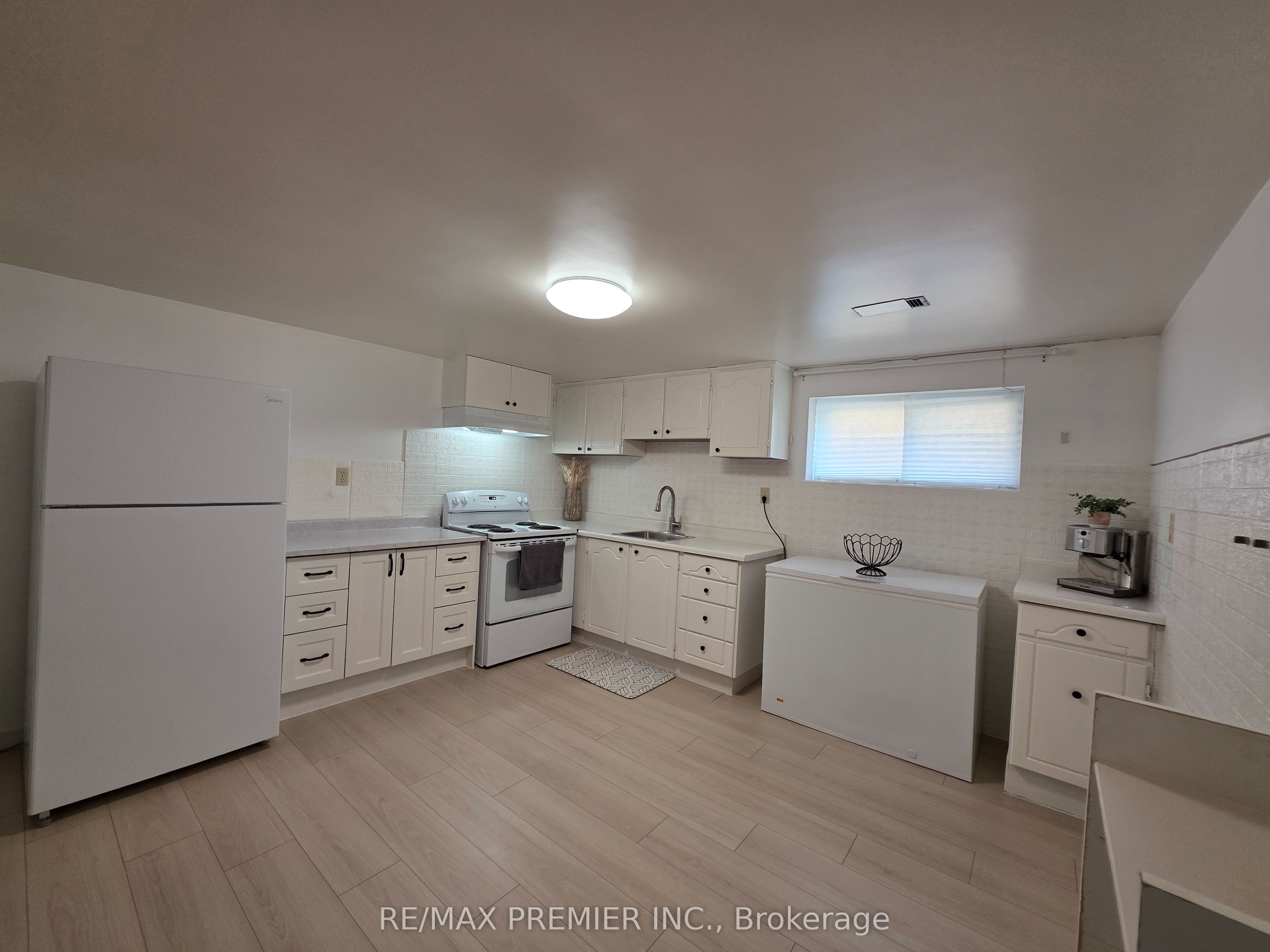 86 Harris Crescent Bsmt Property Photo 9