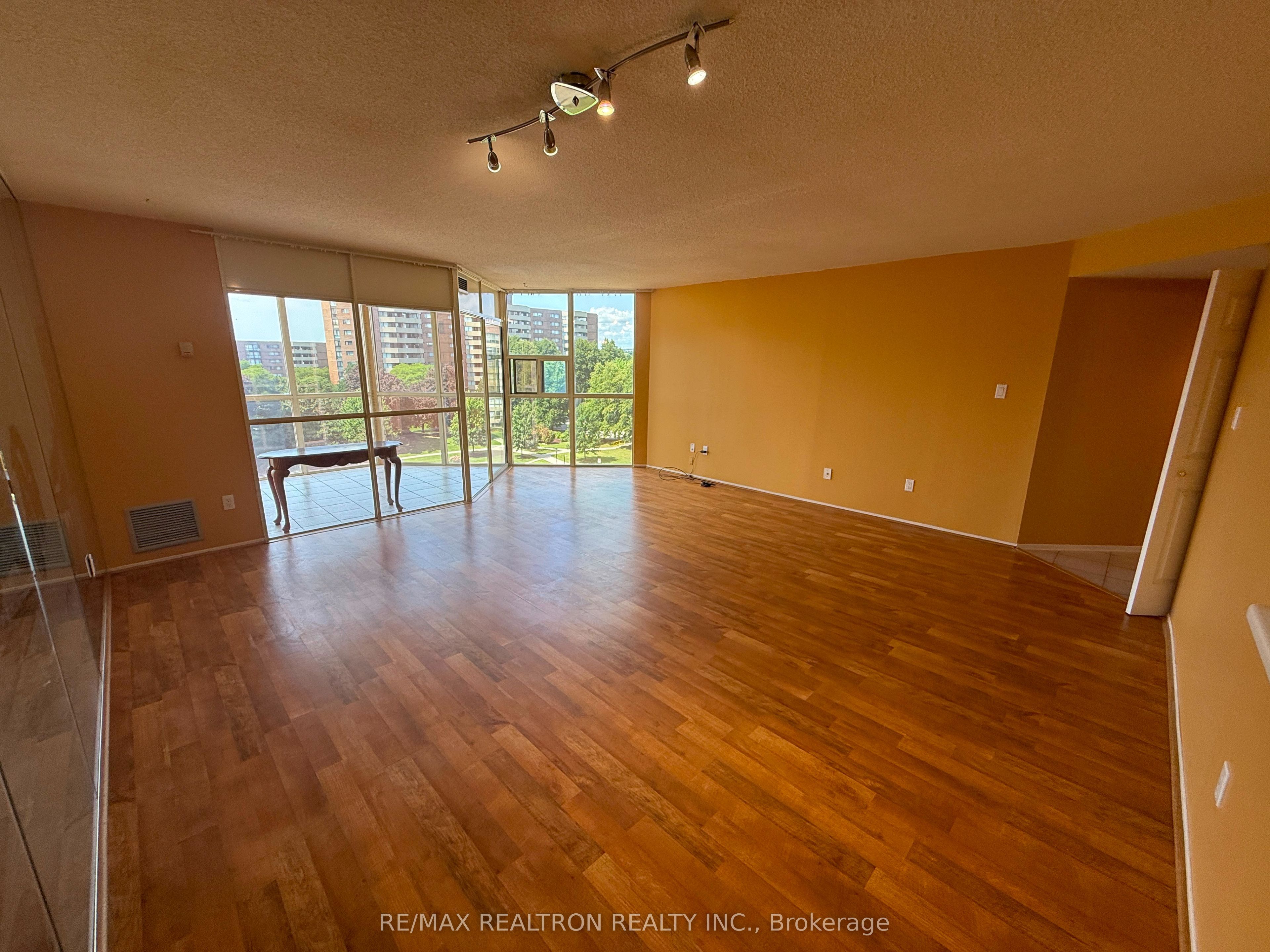 20 Baif Boulevard 705 Property Photo 10