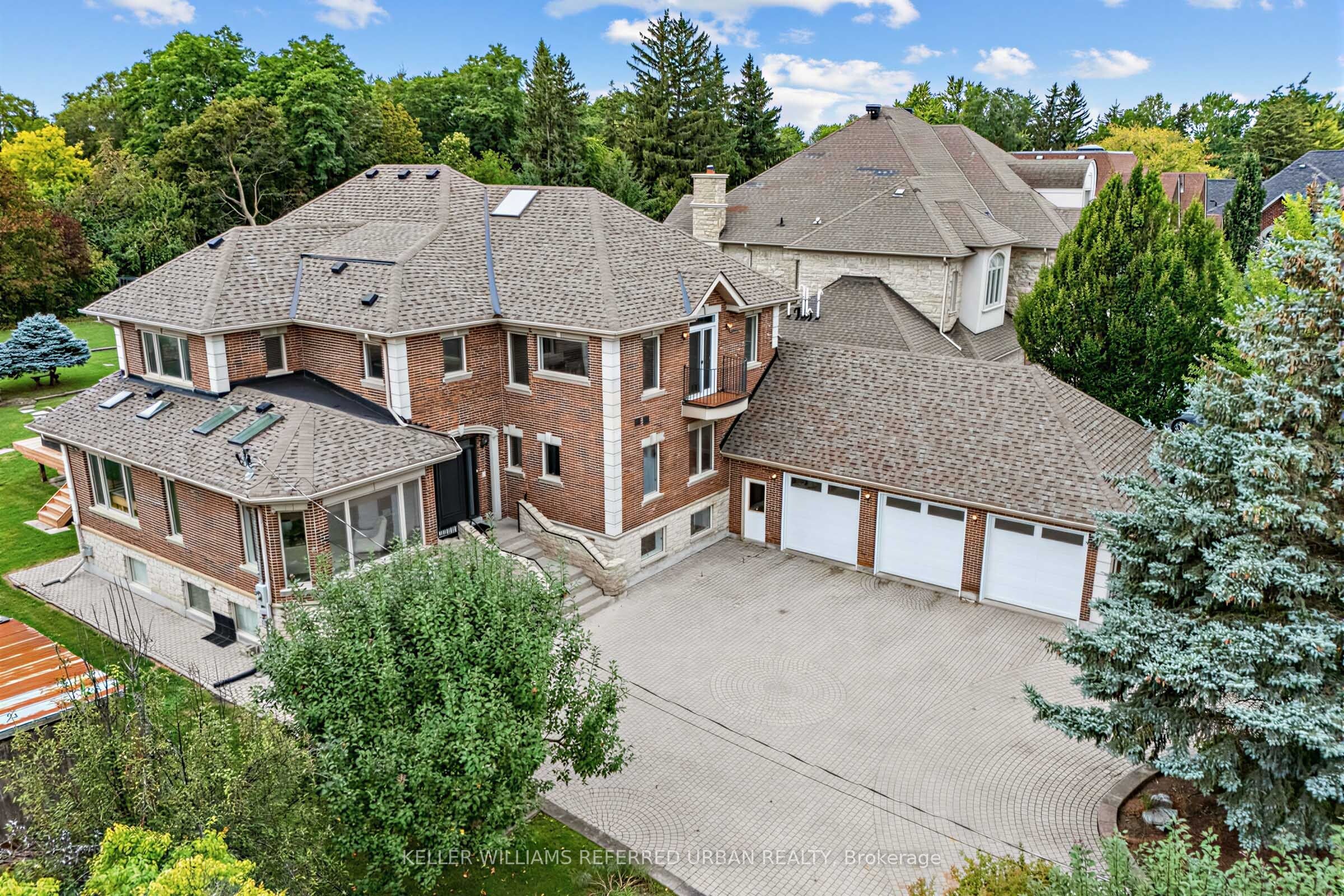 18 Yongeview Avenue
