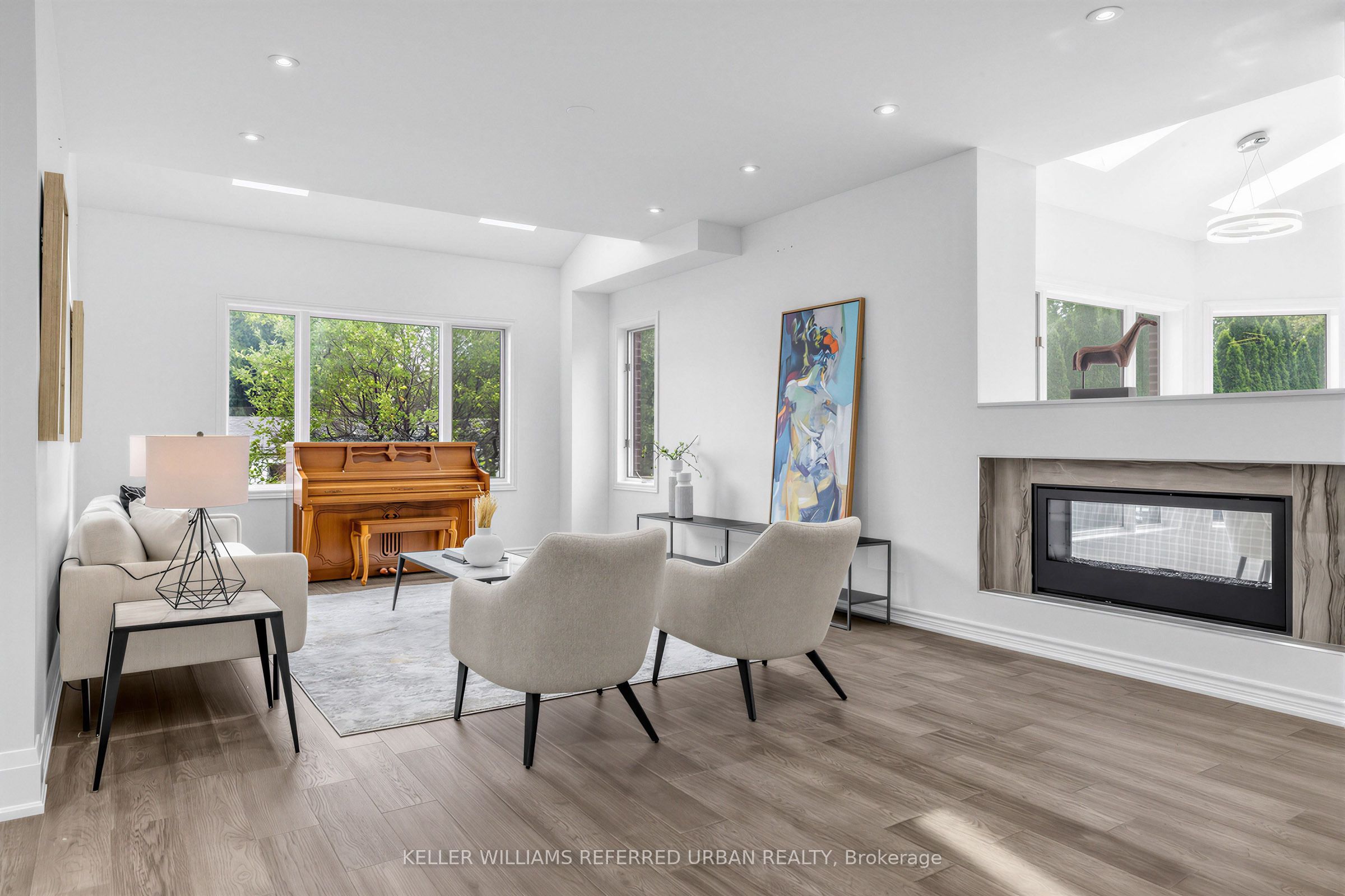 18 Yongeview Avenue Property Photo 6
