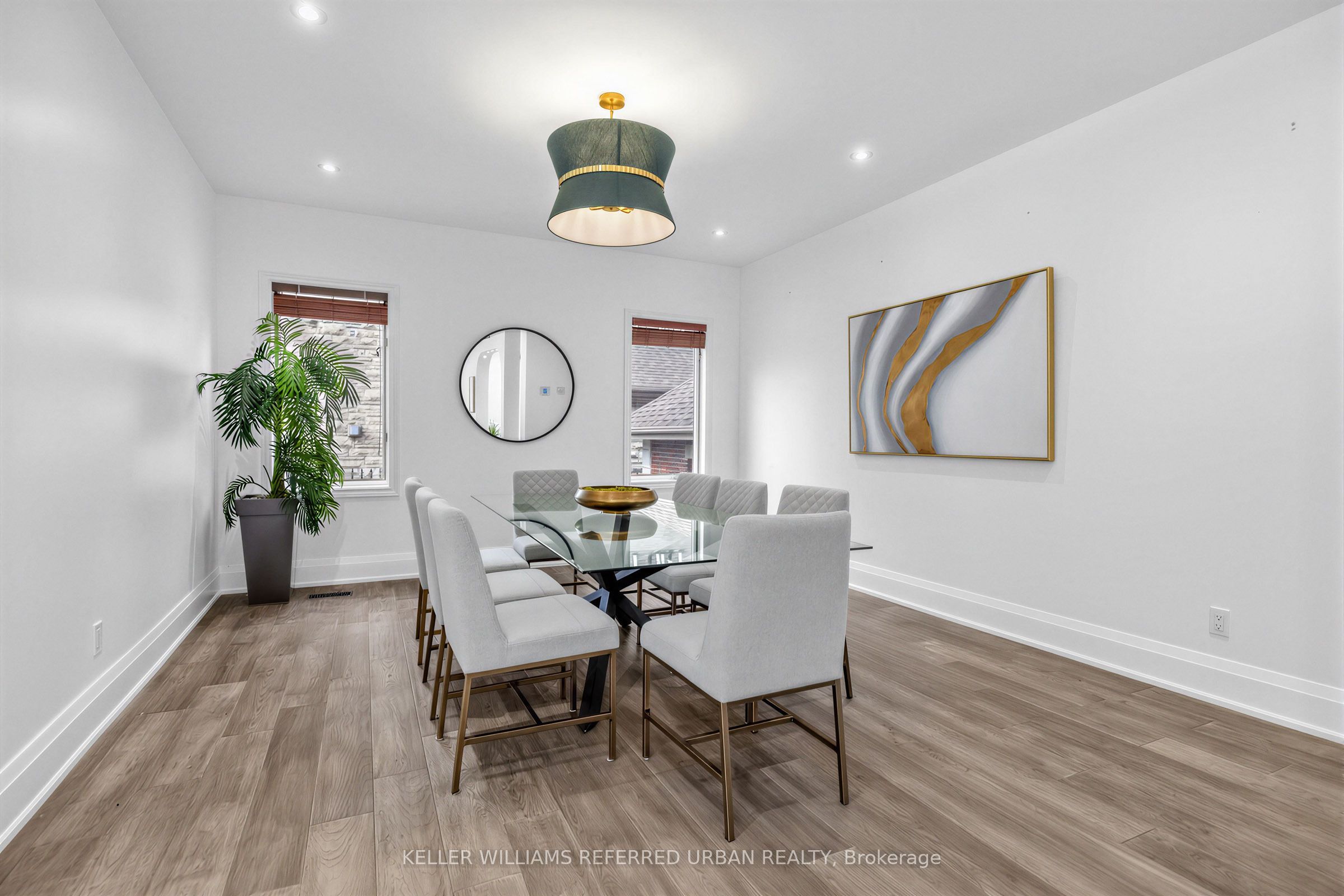 18 Yongeview Avenue Property Photo 7