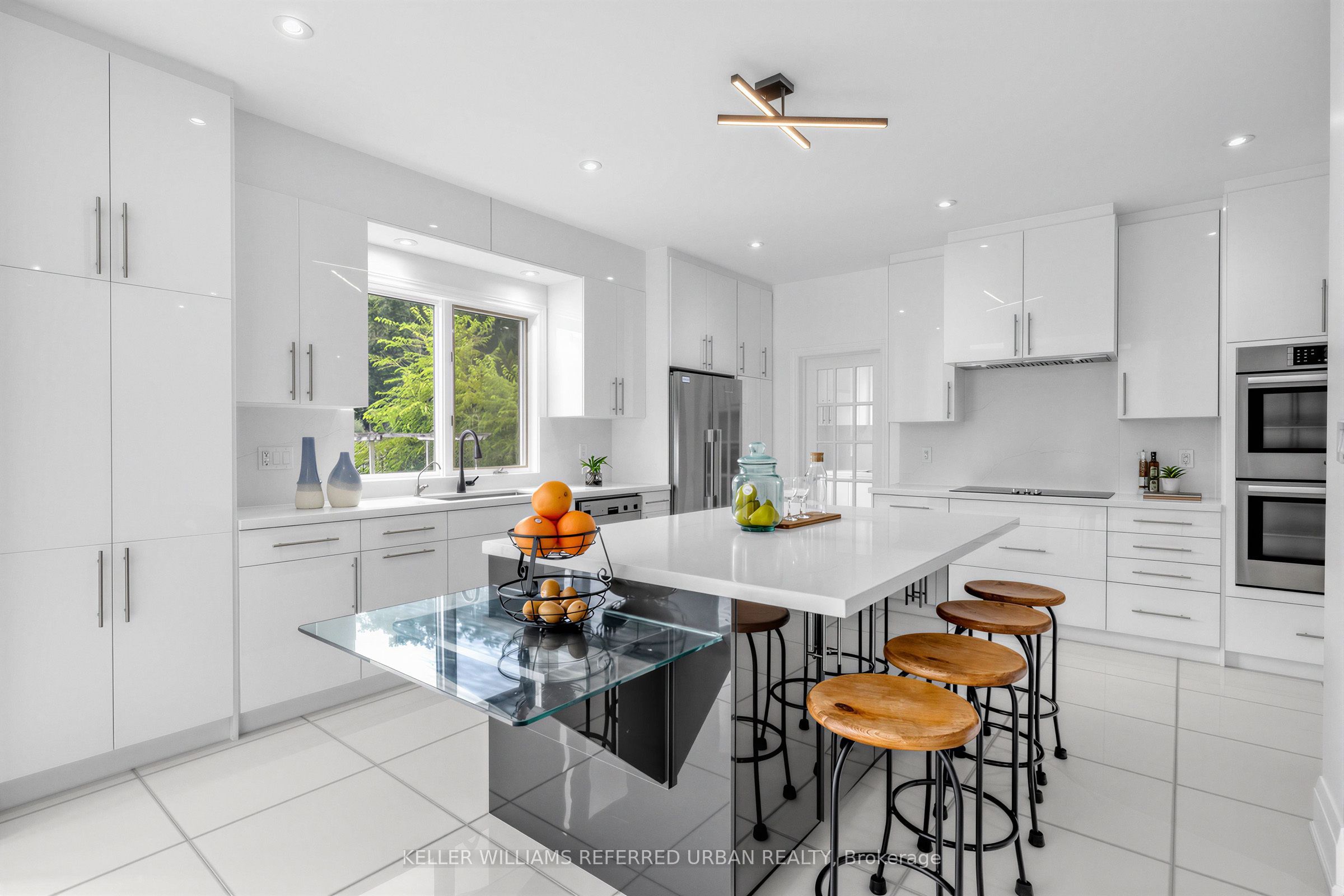 18 Yongeview Avenue Property Photo 8