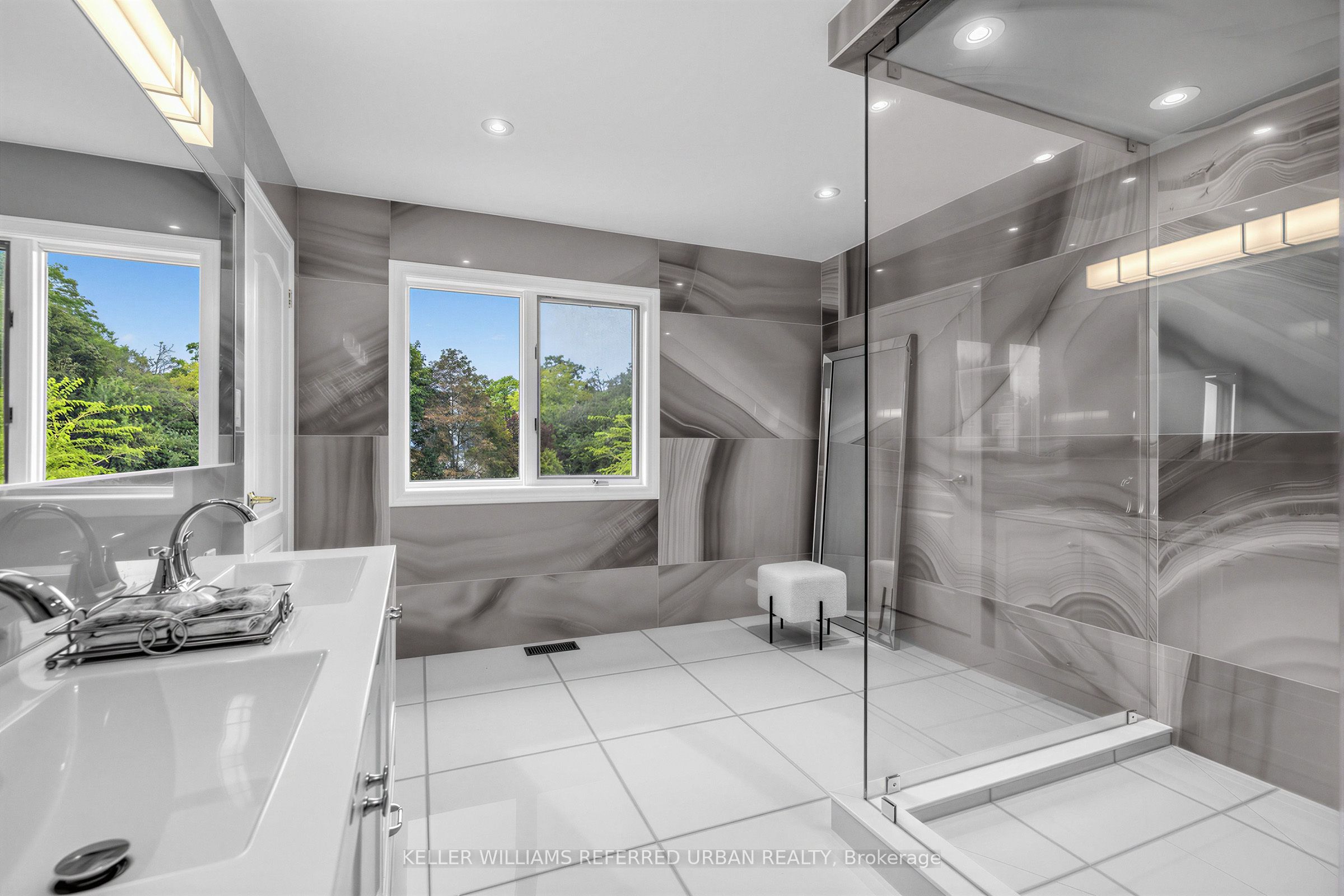 18 Yongeview Avenue Property Photo 20