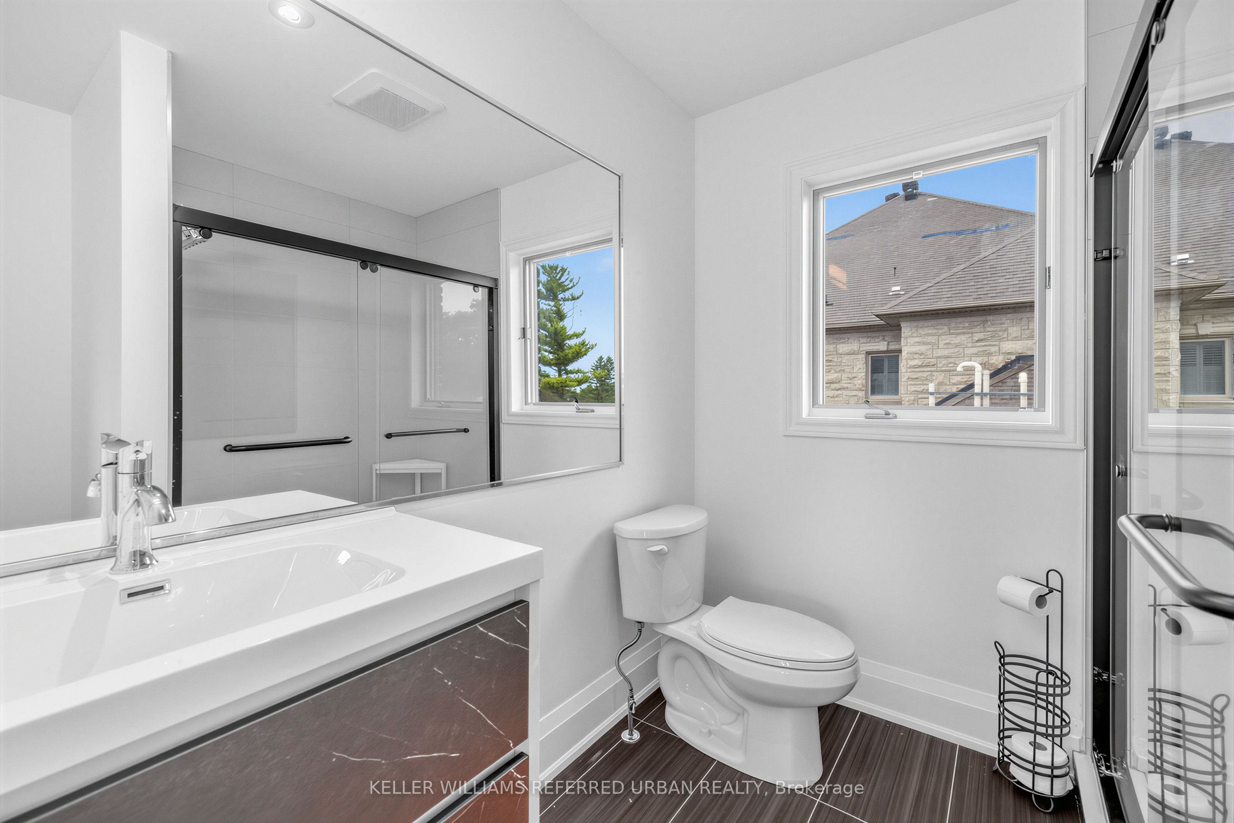 18 Yongeview Avenue Property Photo 22