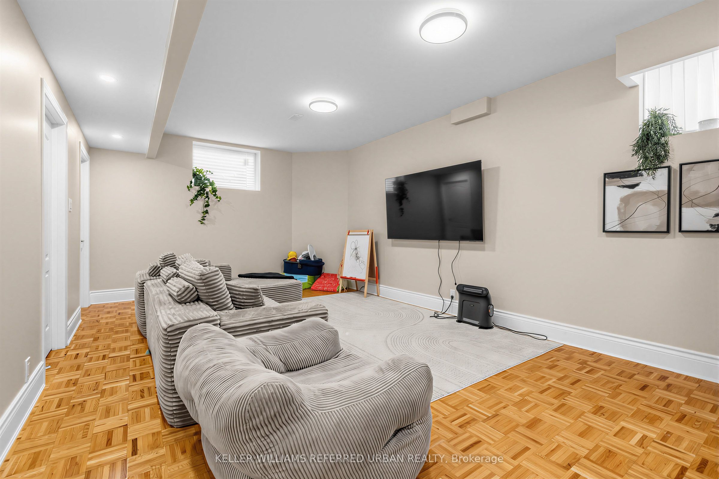18 Yongeview Avenue Property Photo 24