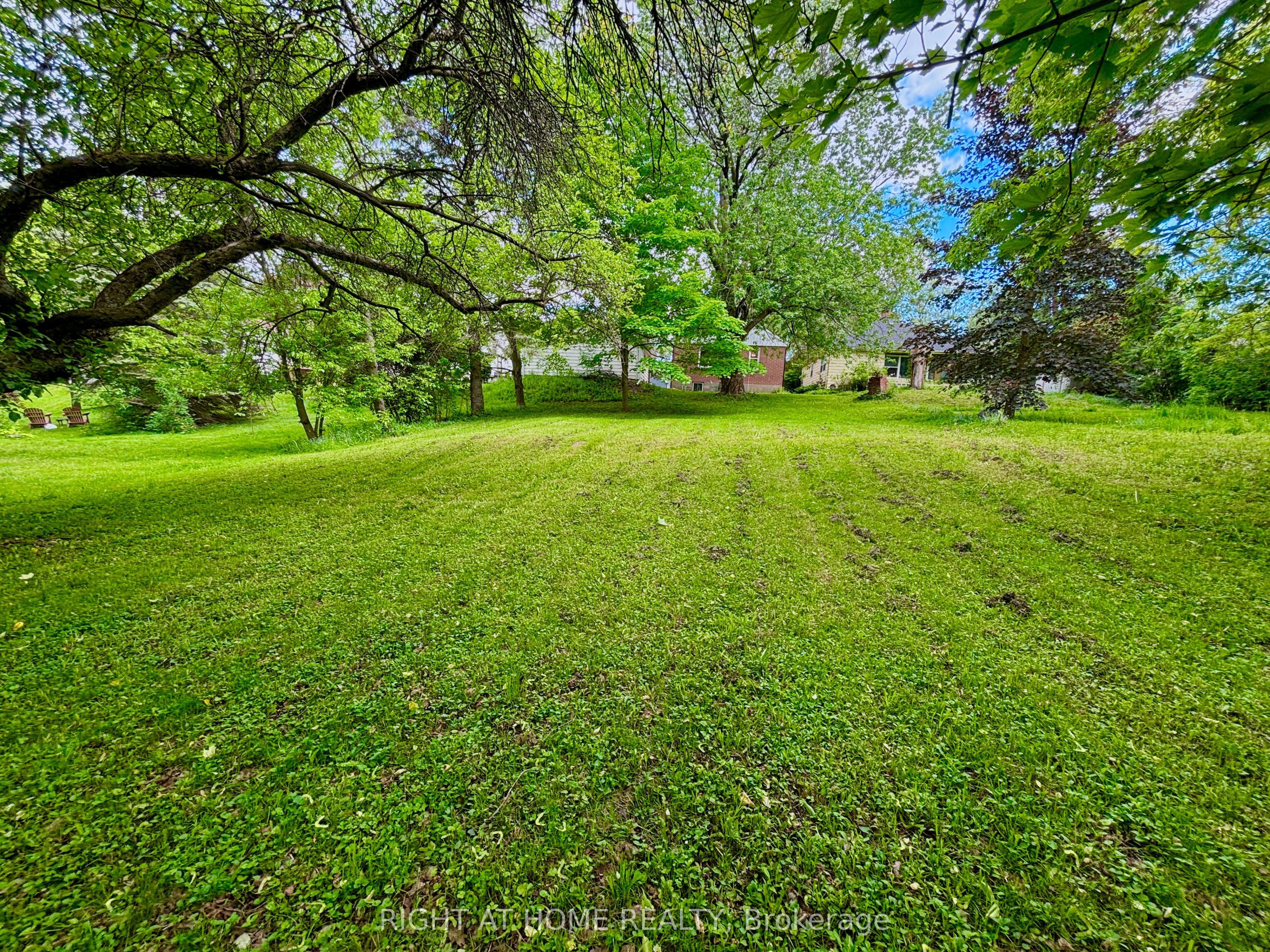 735 Srigley Street Property Photo 3