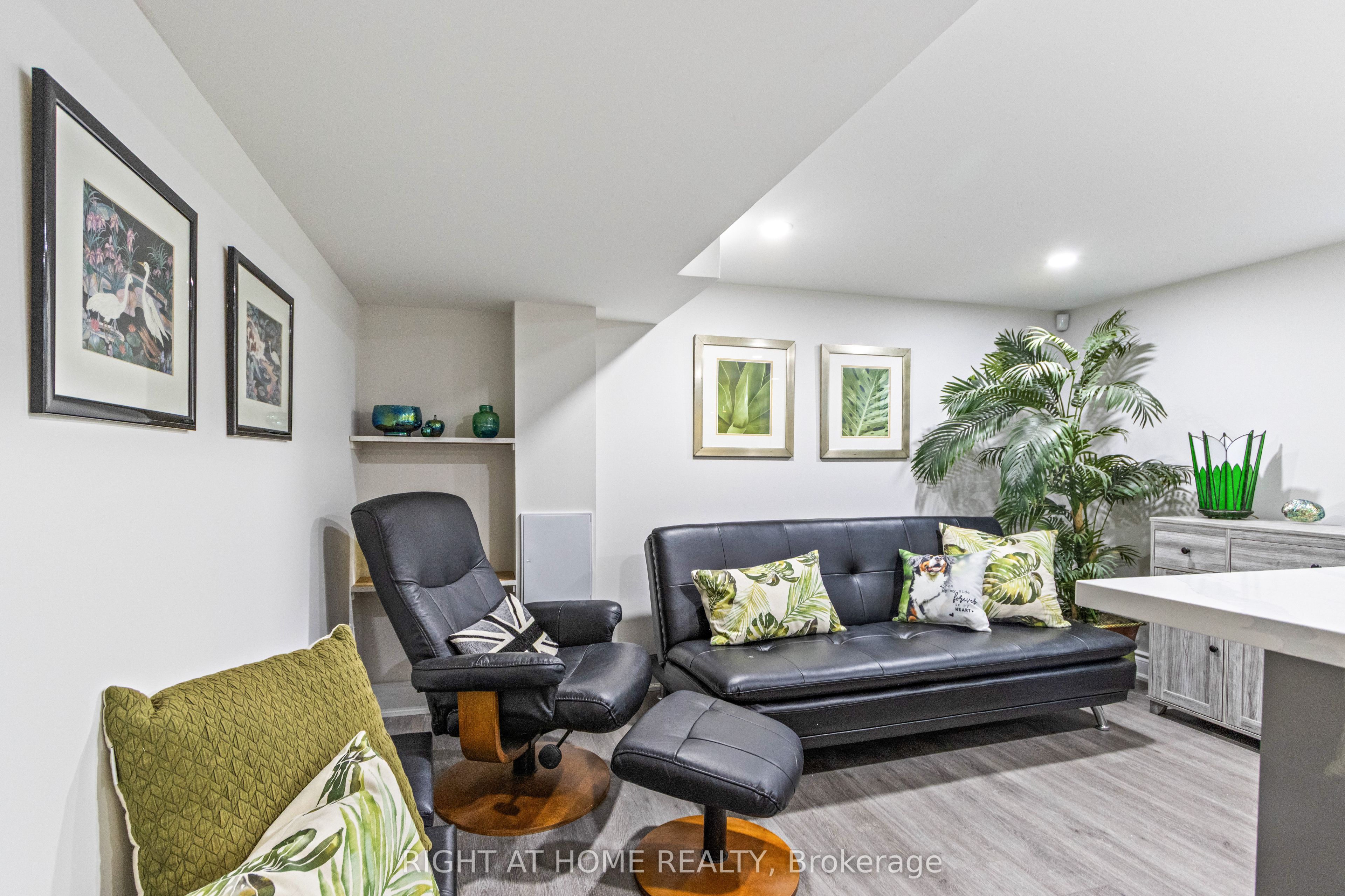 735 Srigley Street Property Photo 14