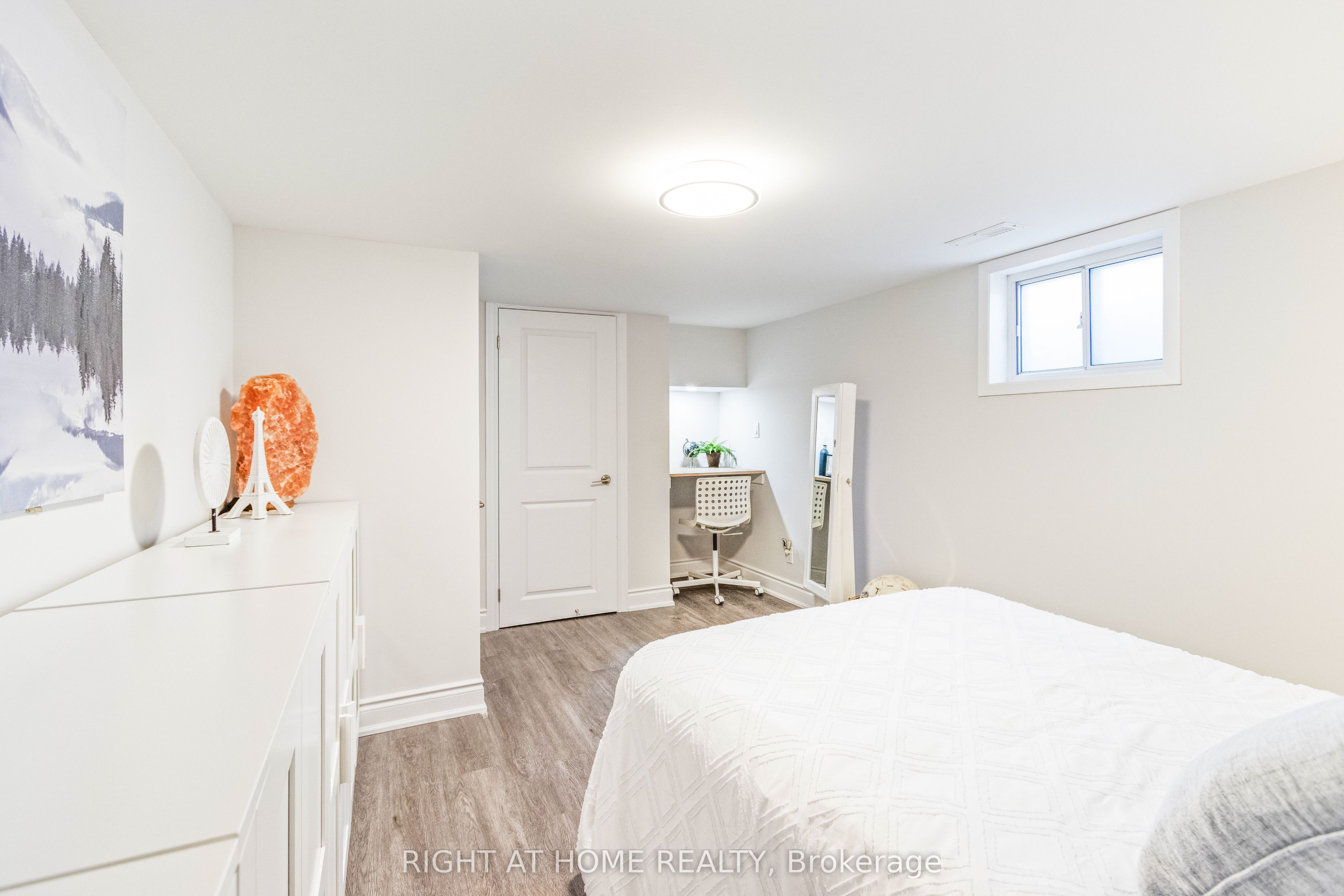 735 Srigley Street Property Photo 16