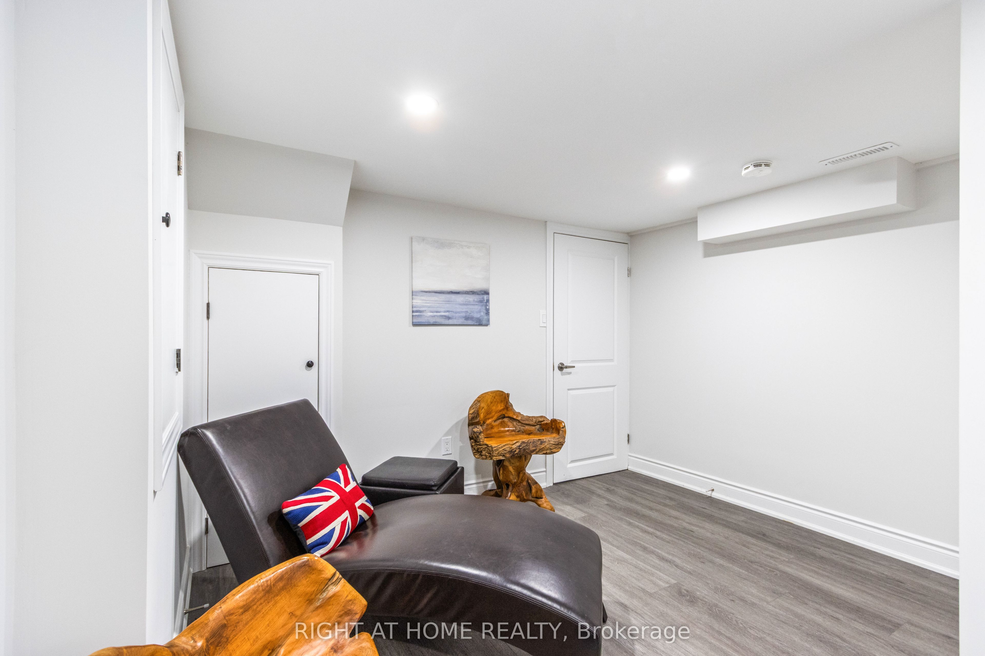 735 Srigley Street Property Photo 21