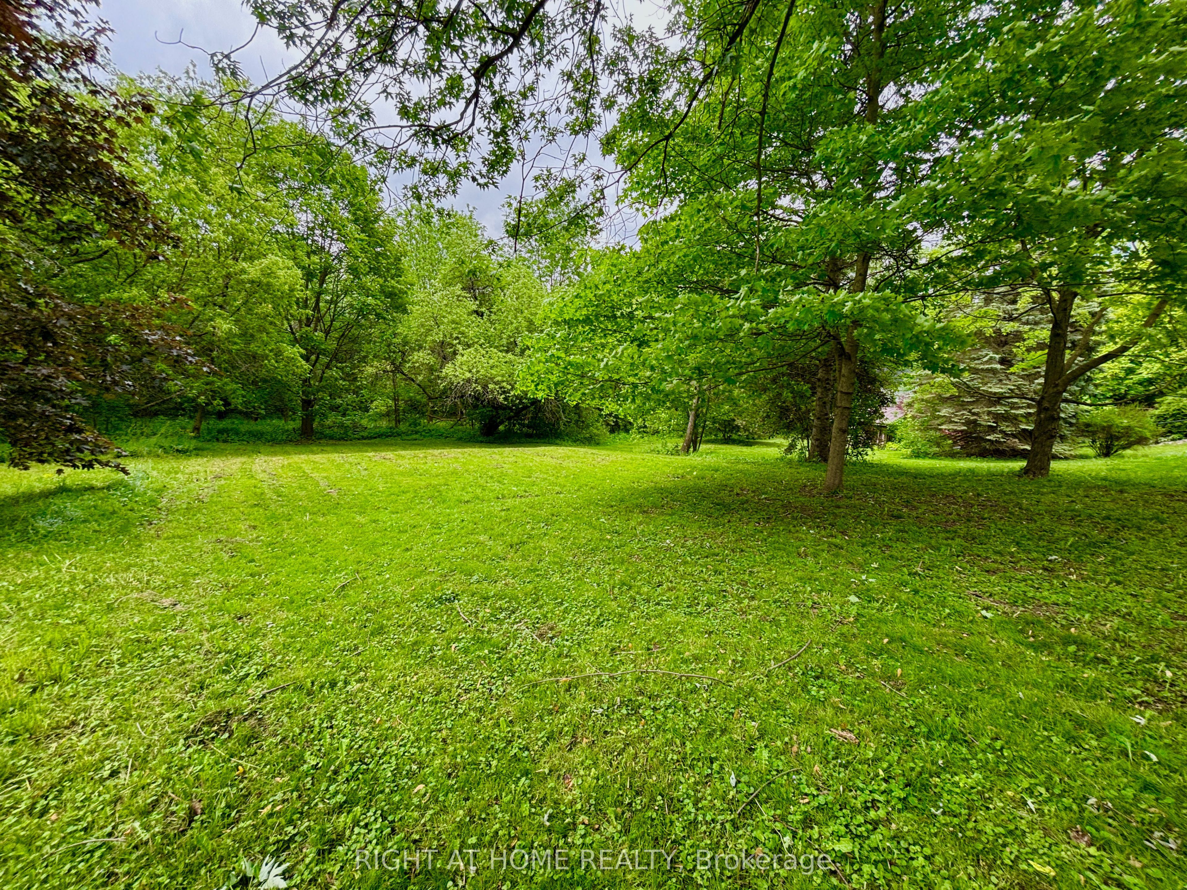 735 Srigley Street Property Photo 22