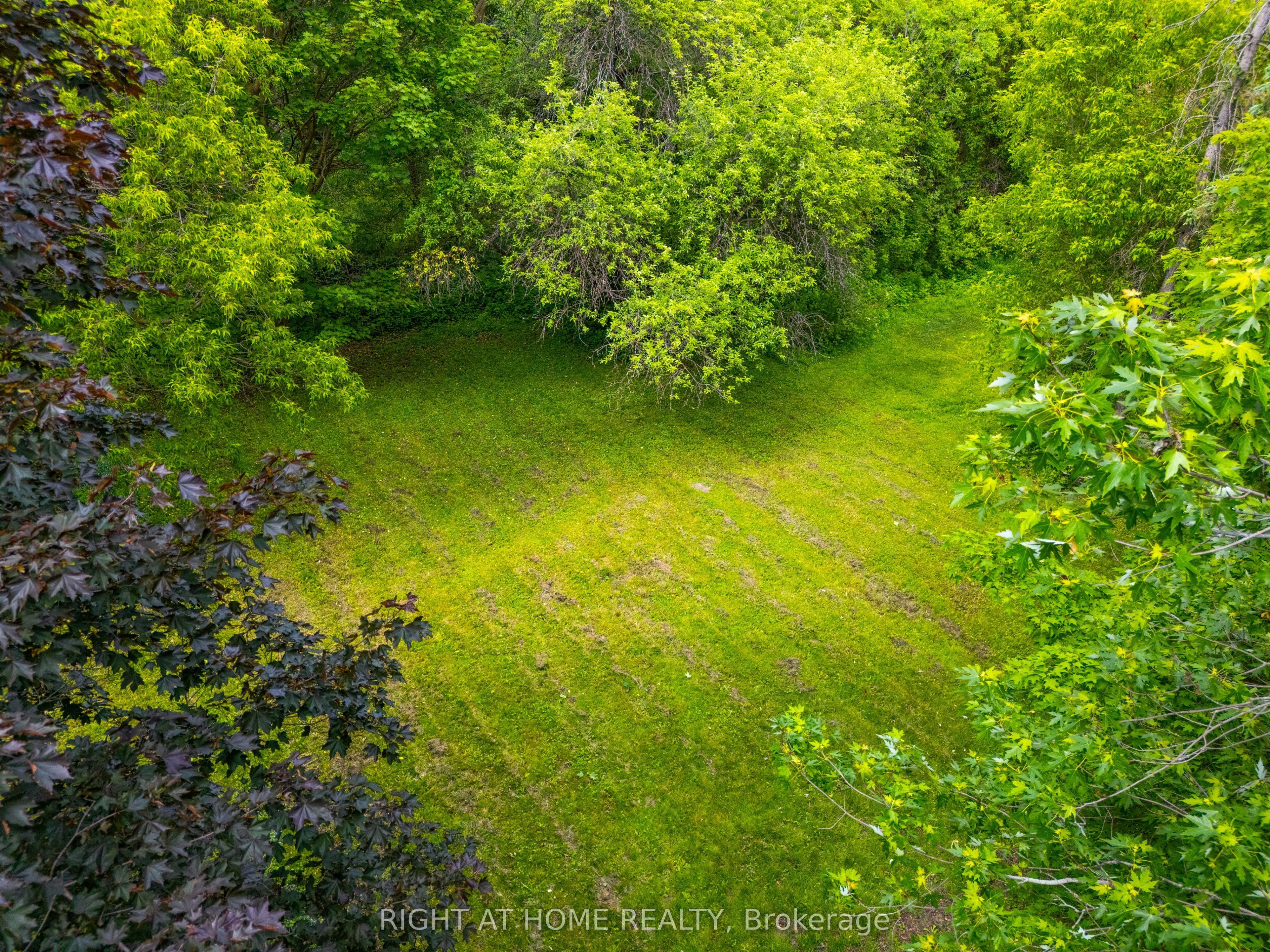 735 Srigley Street Property Photo 23