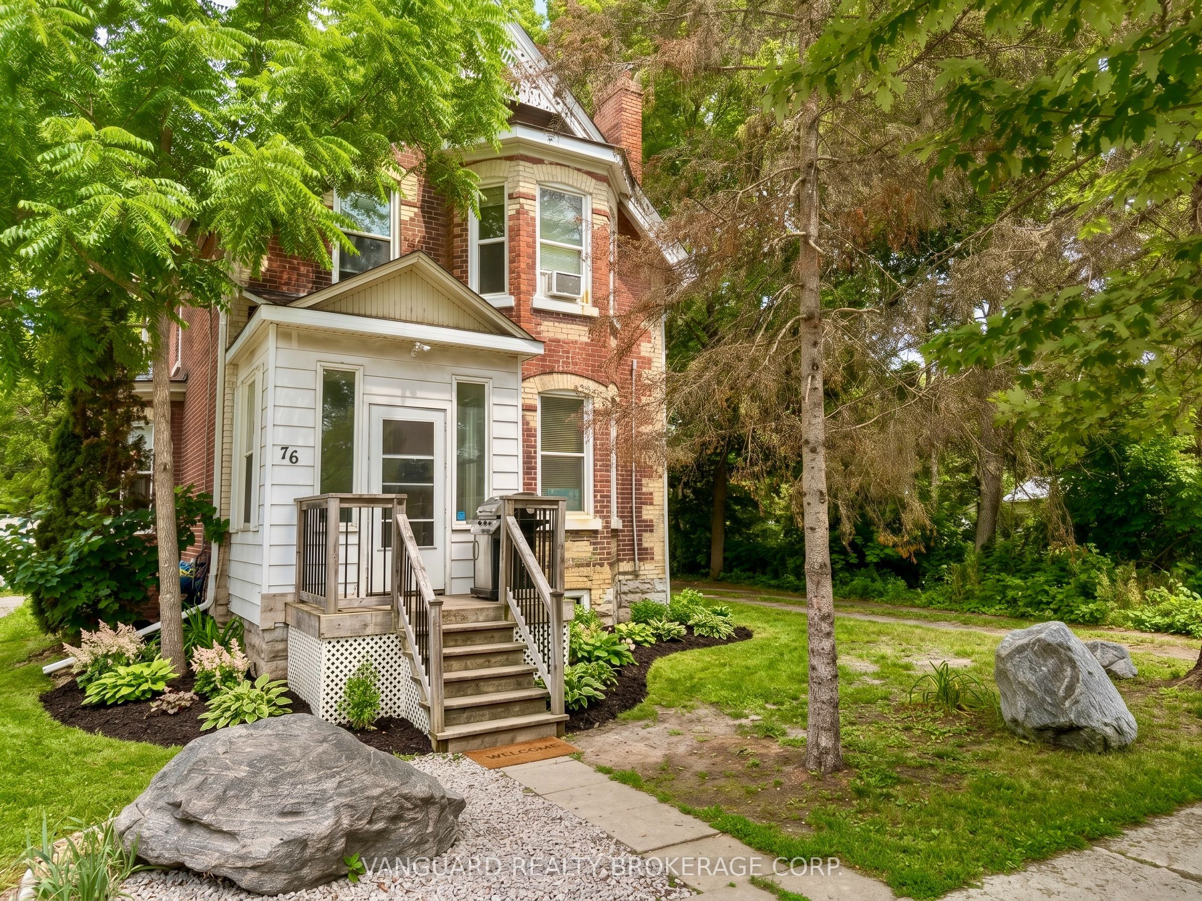 76 Wellington Street Property Photo 2
