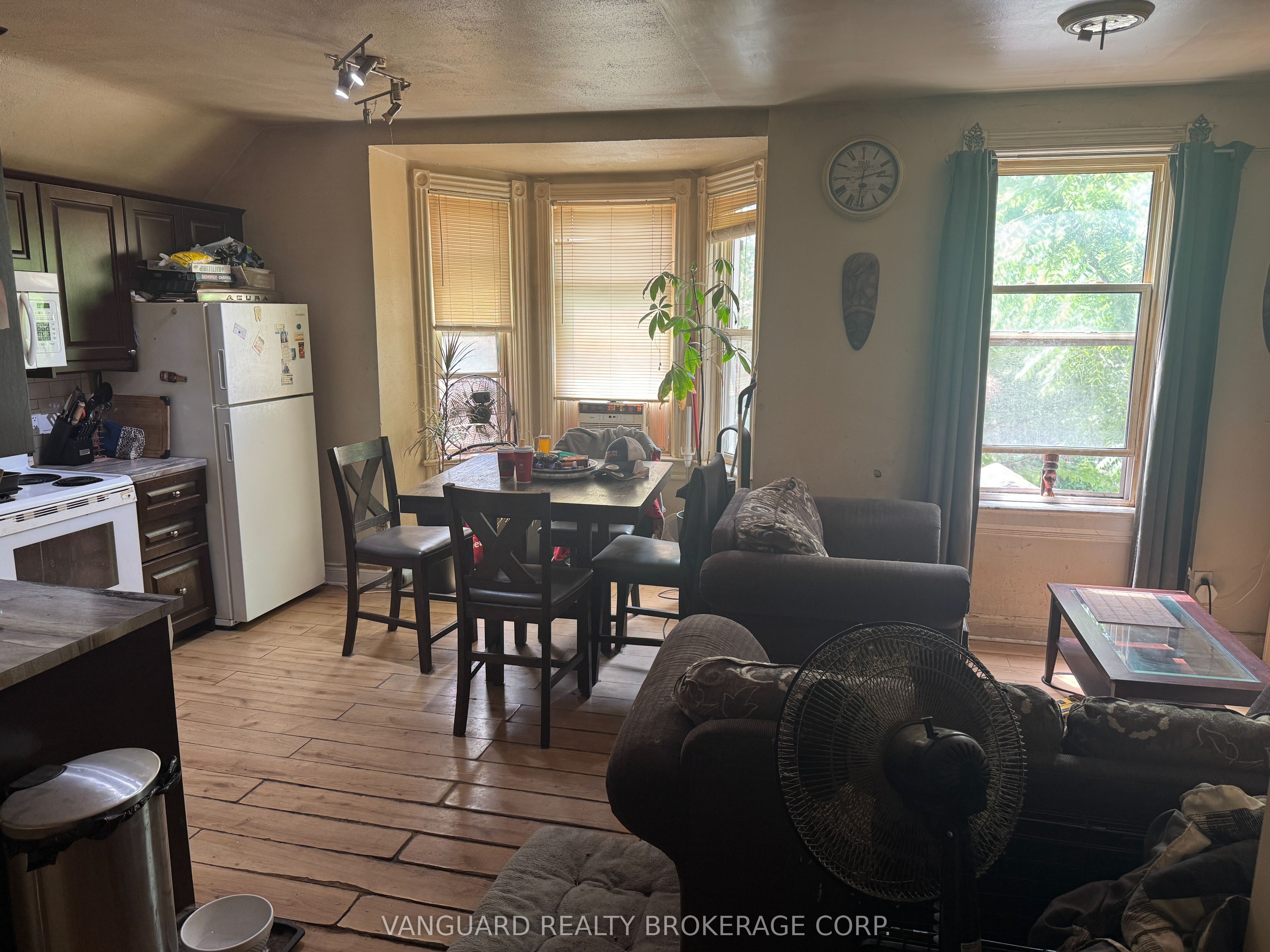 76 Wellington Street Property Photo 3