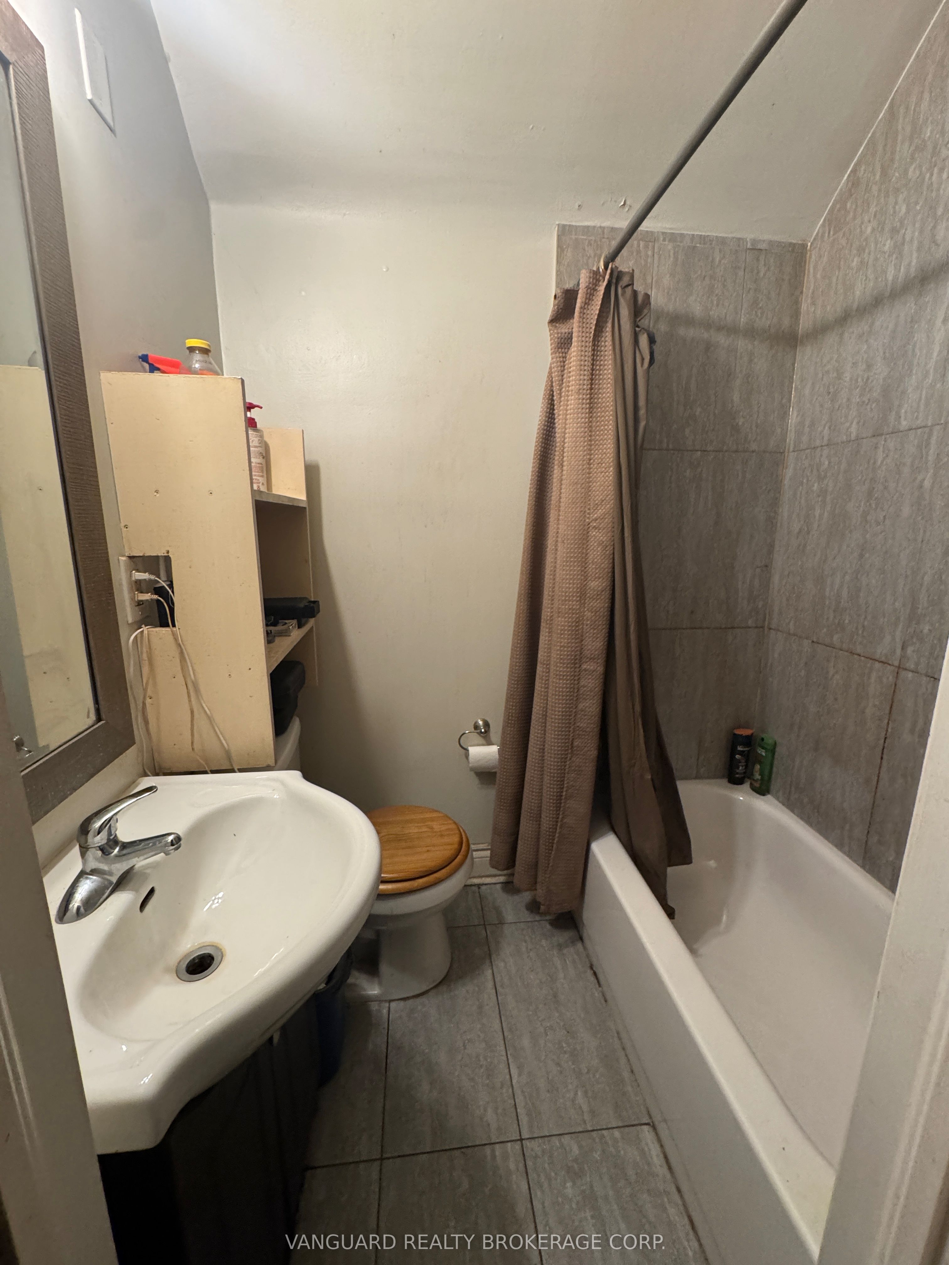 76 Wellington Street Property Photo 5