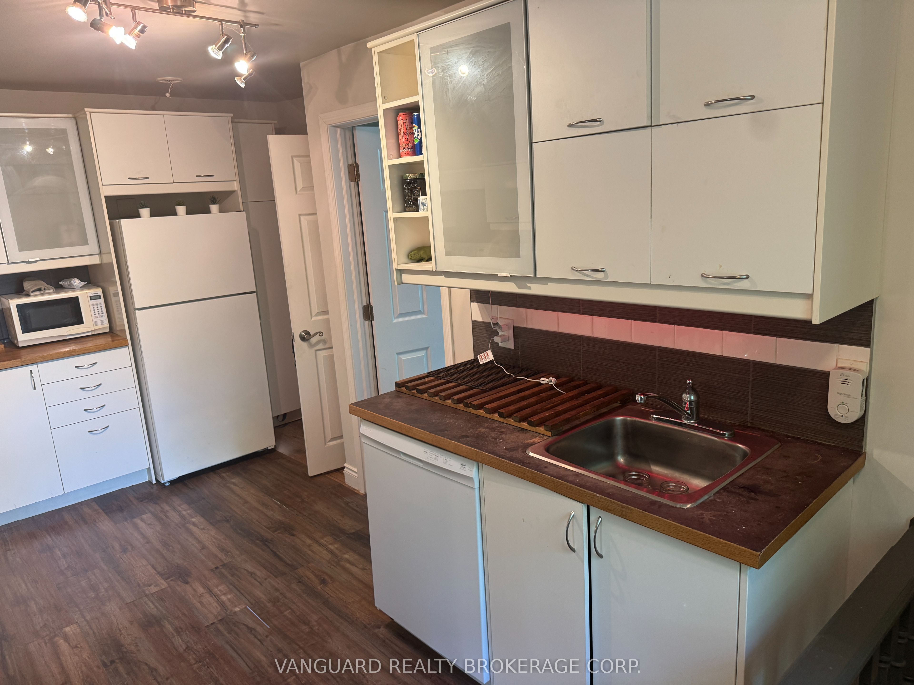 76 Wellington Street Property Photo 23