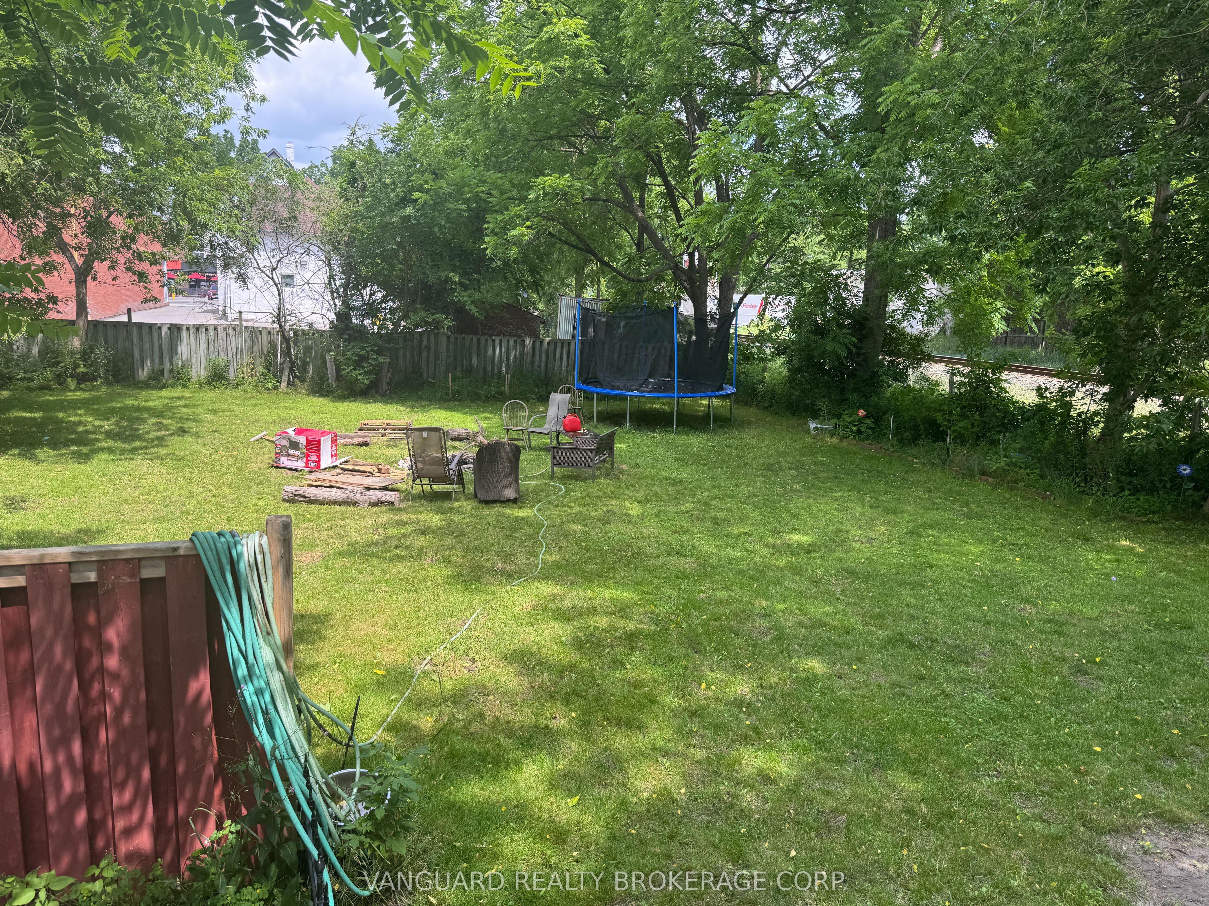 76 Wellington Street Property Photo 27