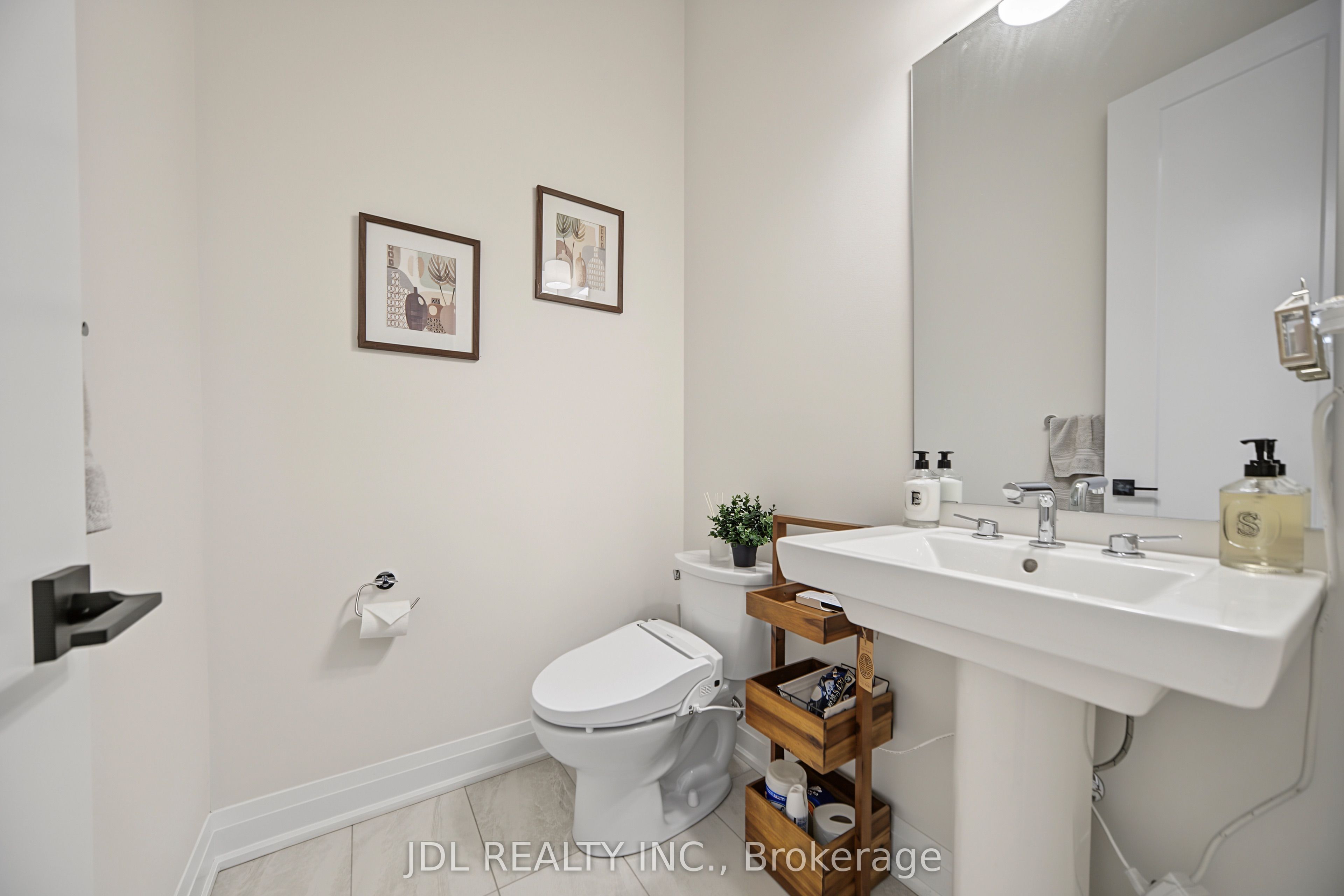 41 West Village Lane Property Photo 5