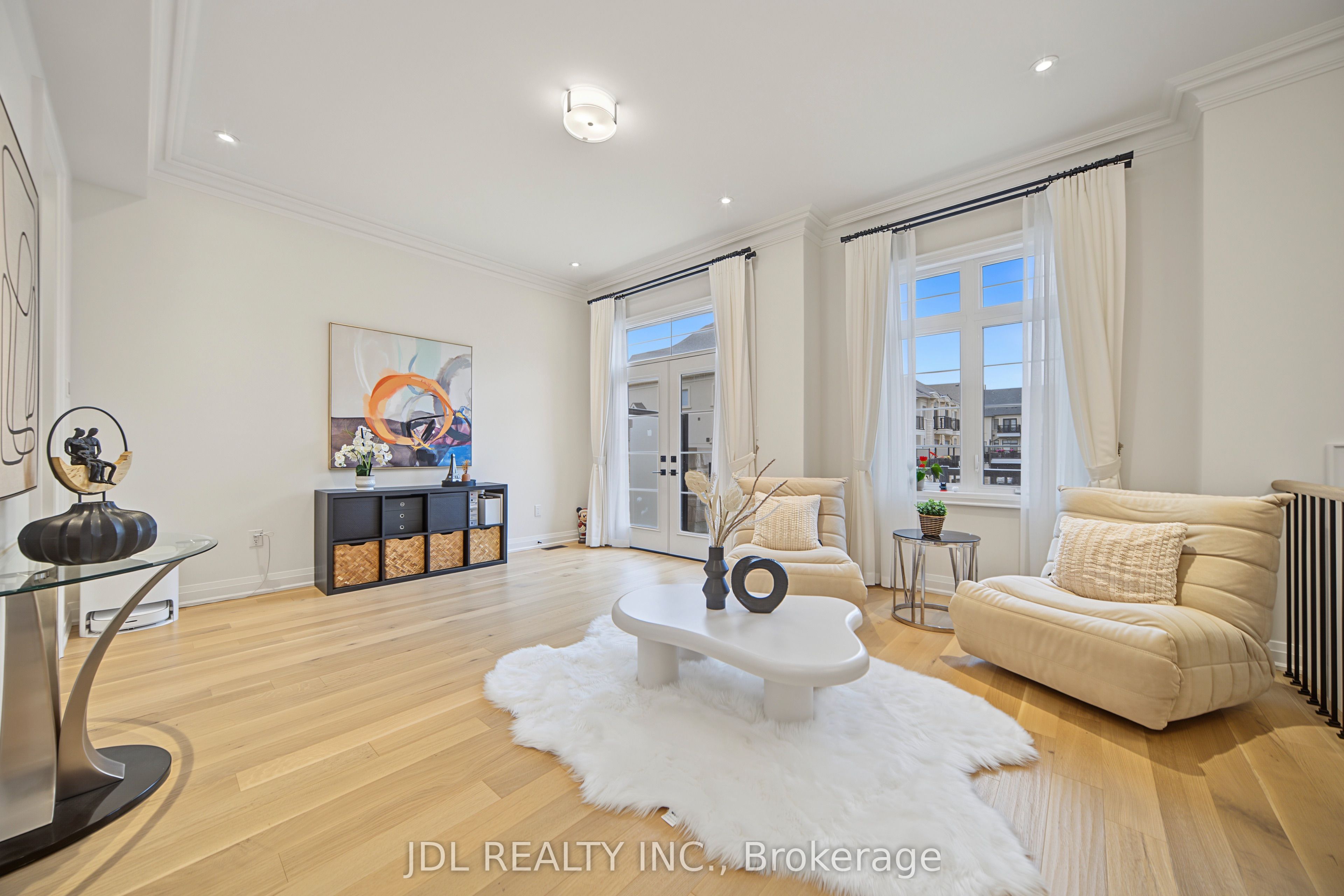 41 West Village Lane Property Photo 6