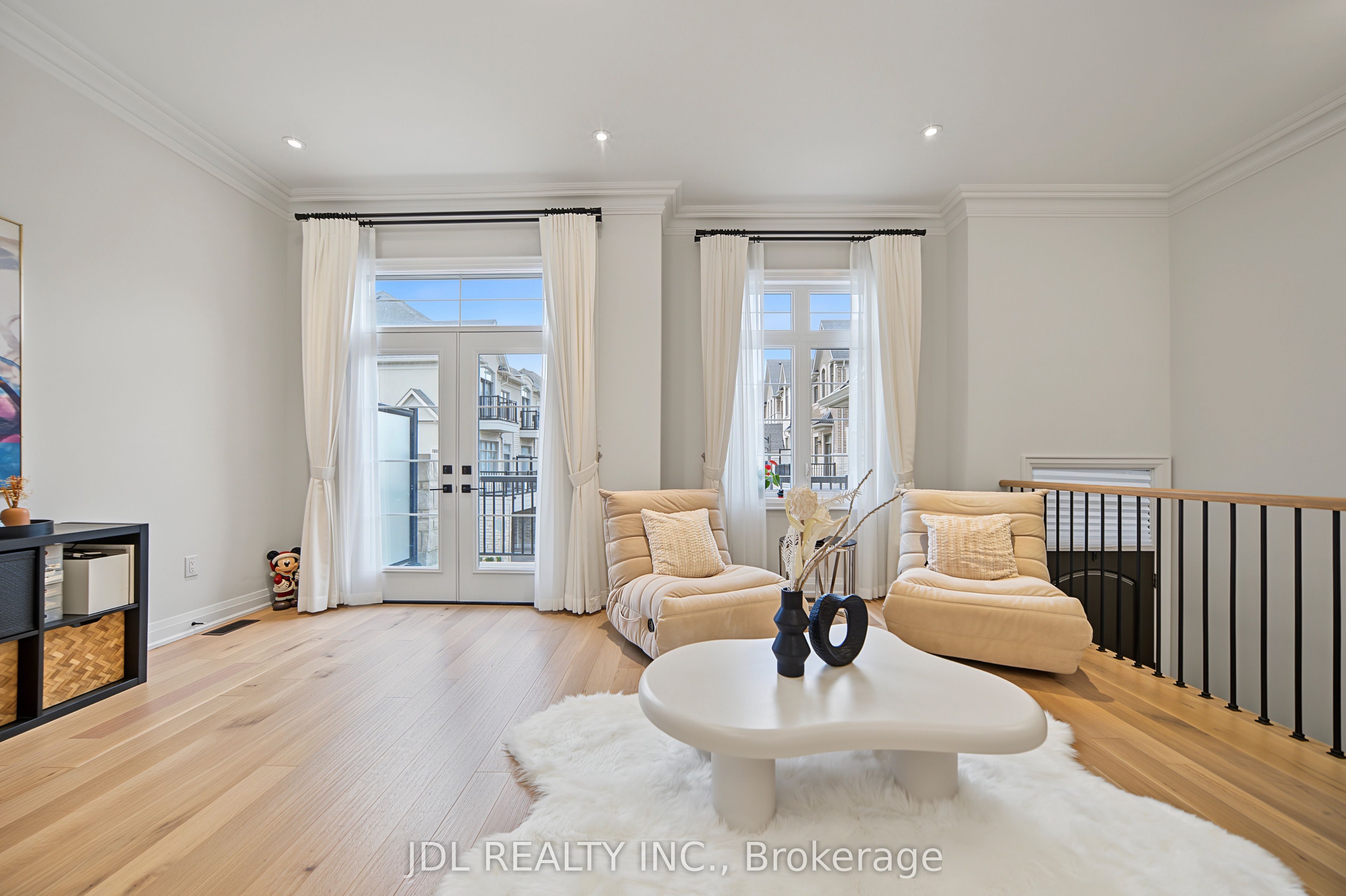 41 West Village Lane Property Photo 7