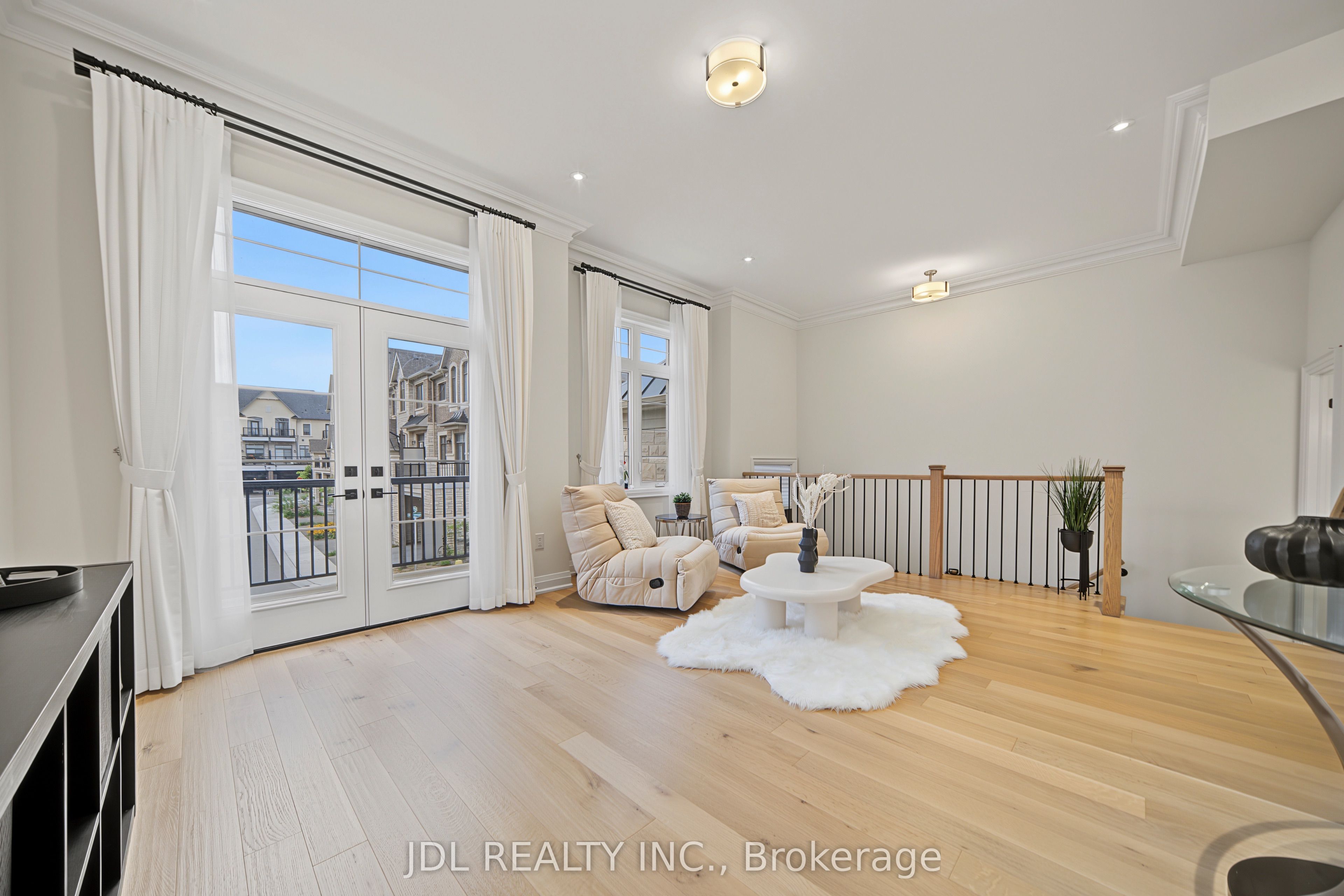 41 West Village Lane Property Photo 8