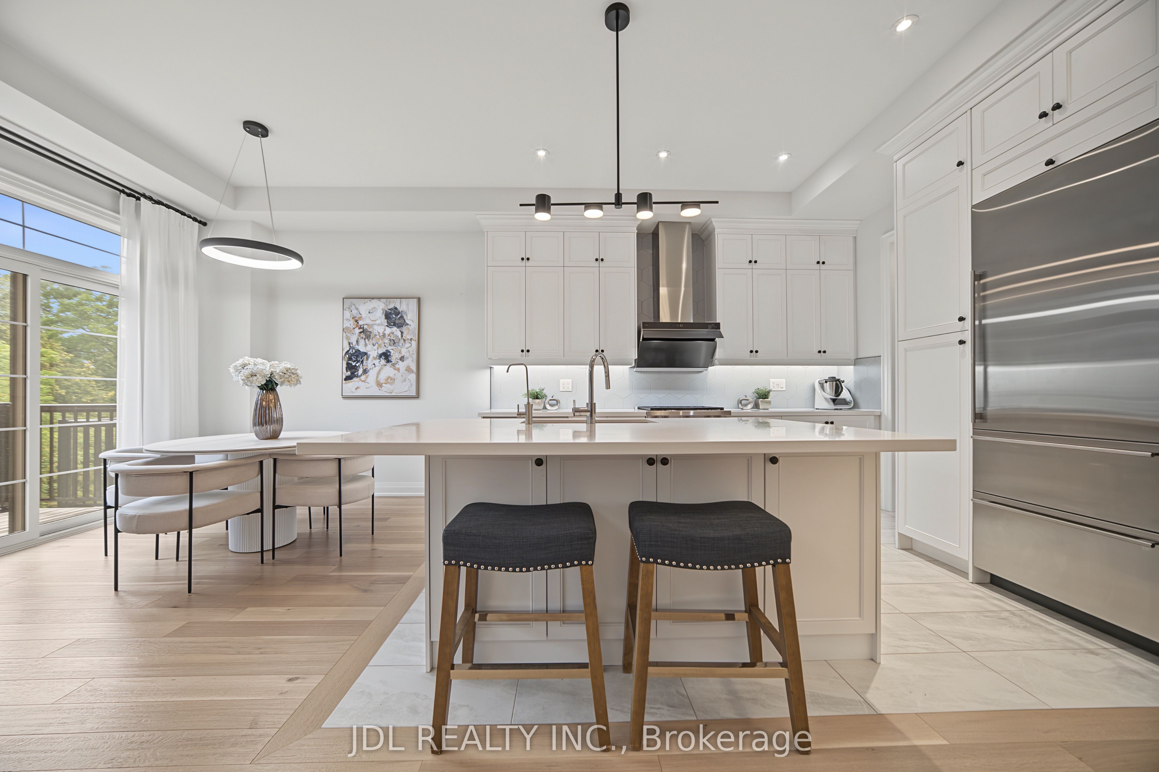 41 West Village Lane Property Photo 12