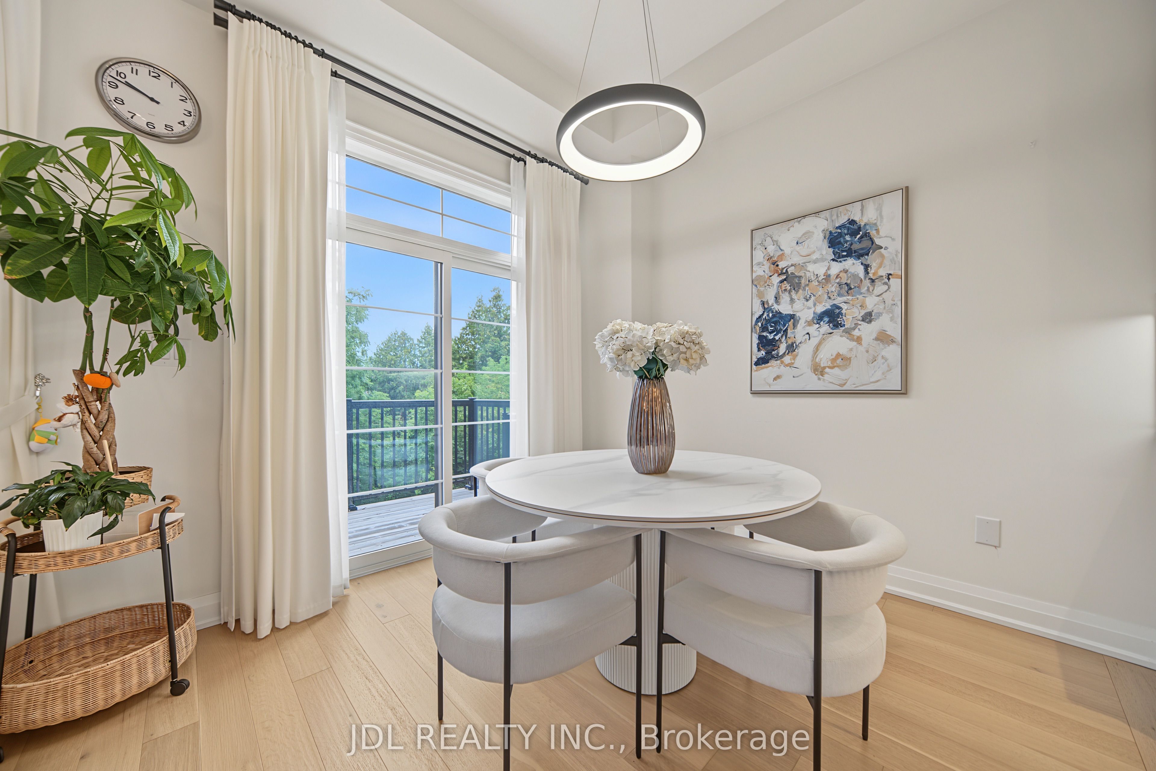 41 West Village Lane Property Photo 18