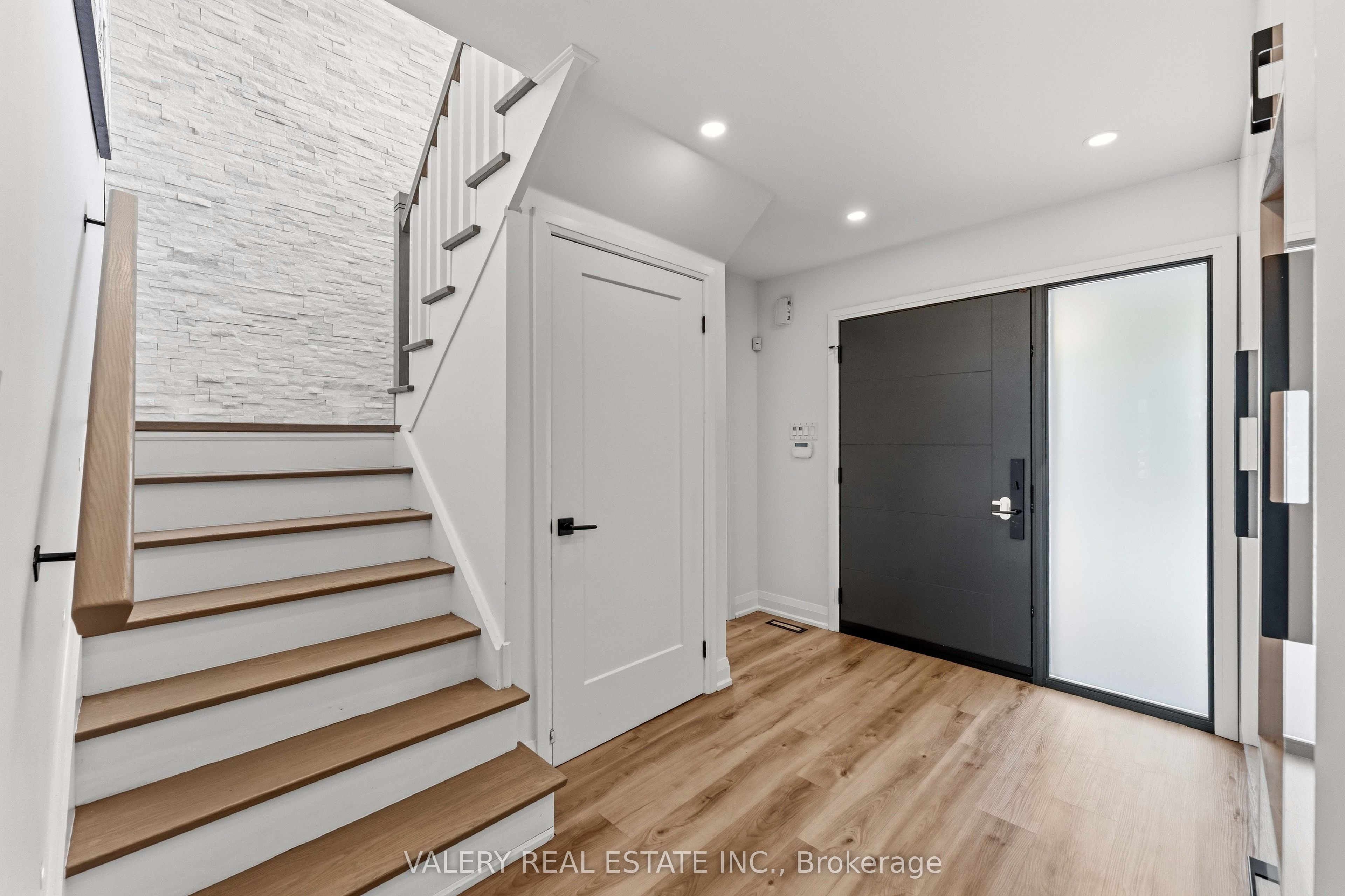 9 Vanguard Road Property Photo 4