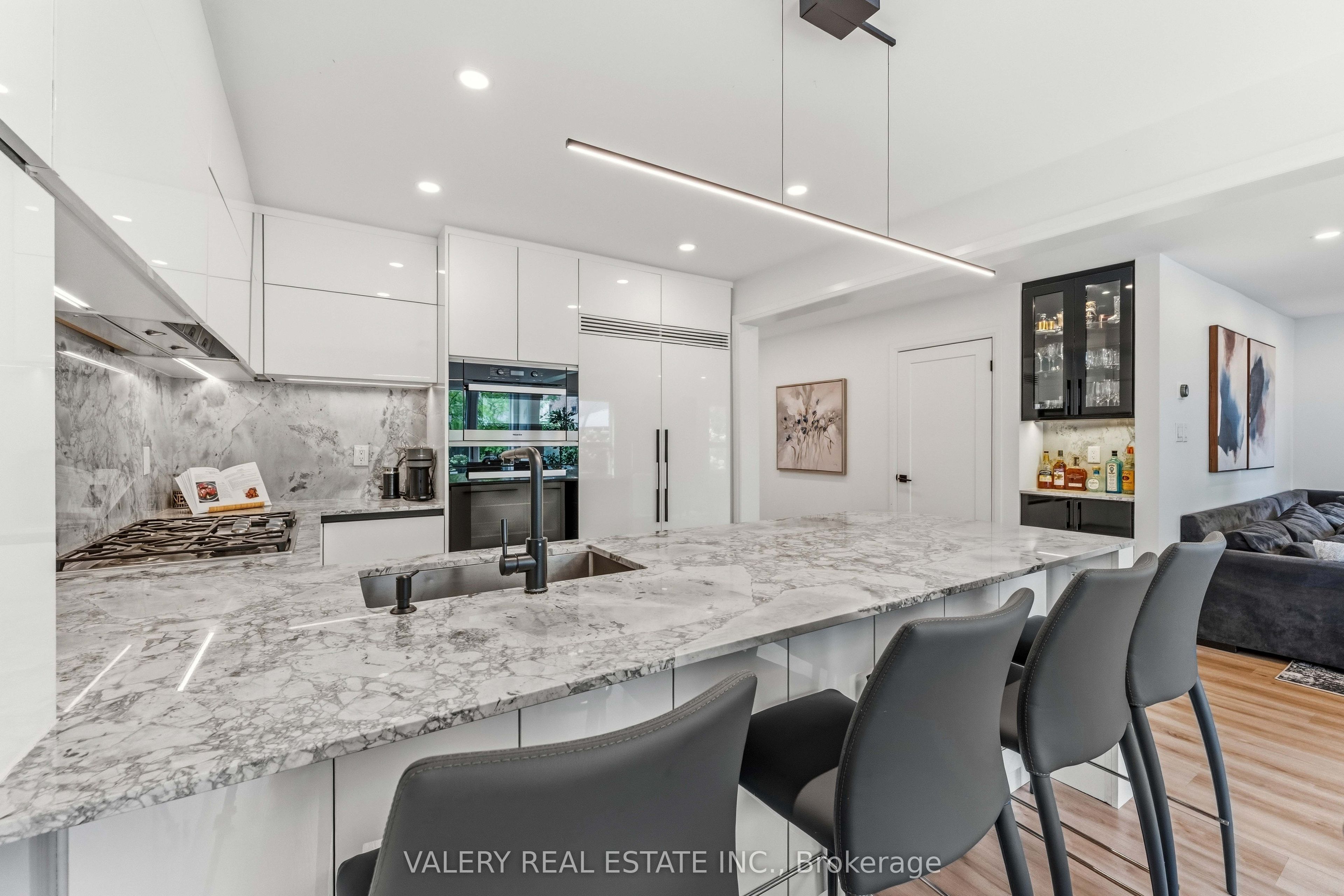 9 Vanguard Road Property Photo 7
