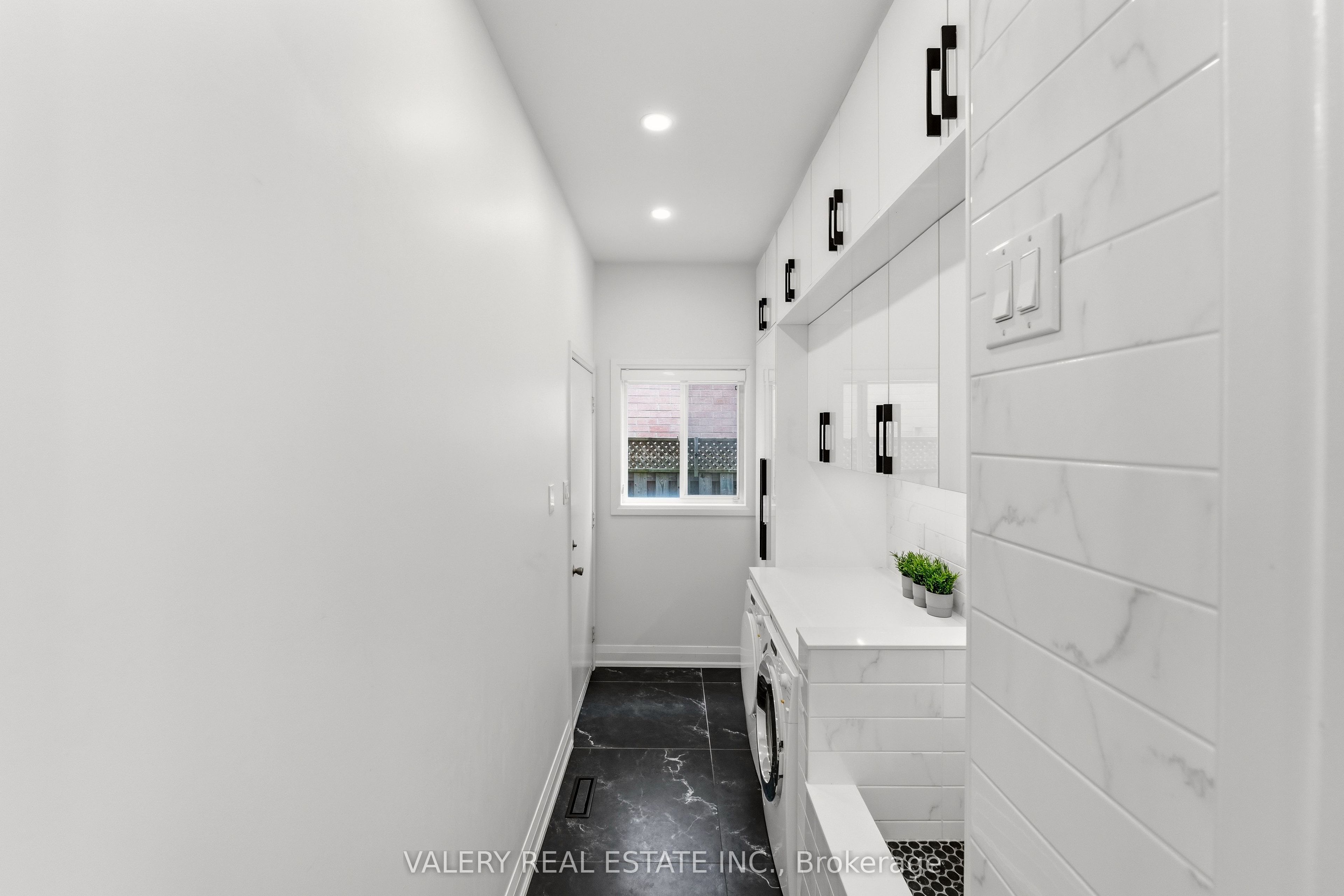9 Vanguard Road Property Photo 13