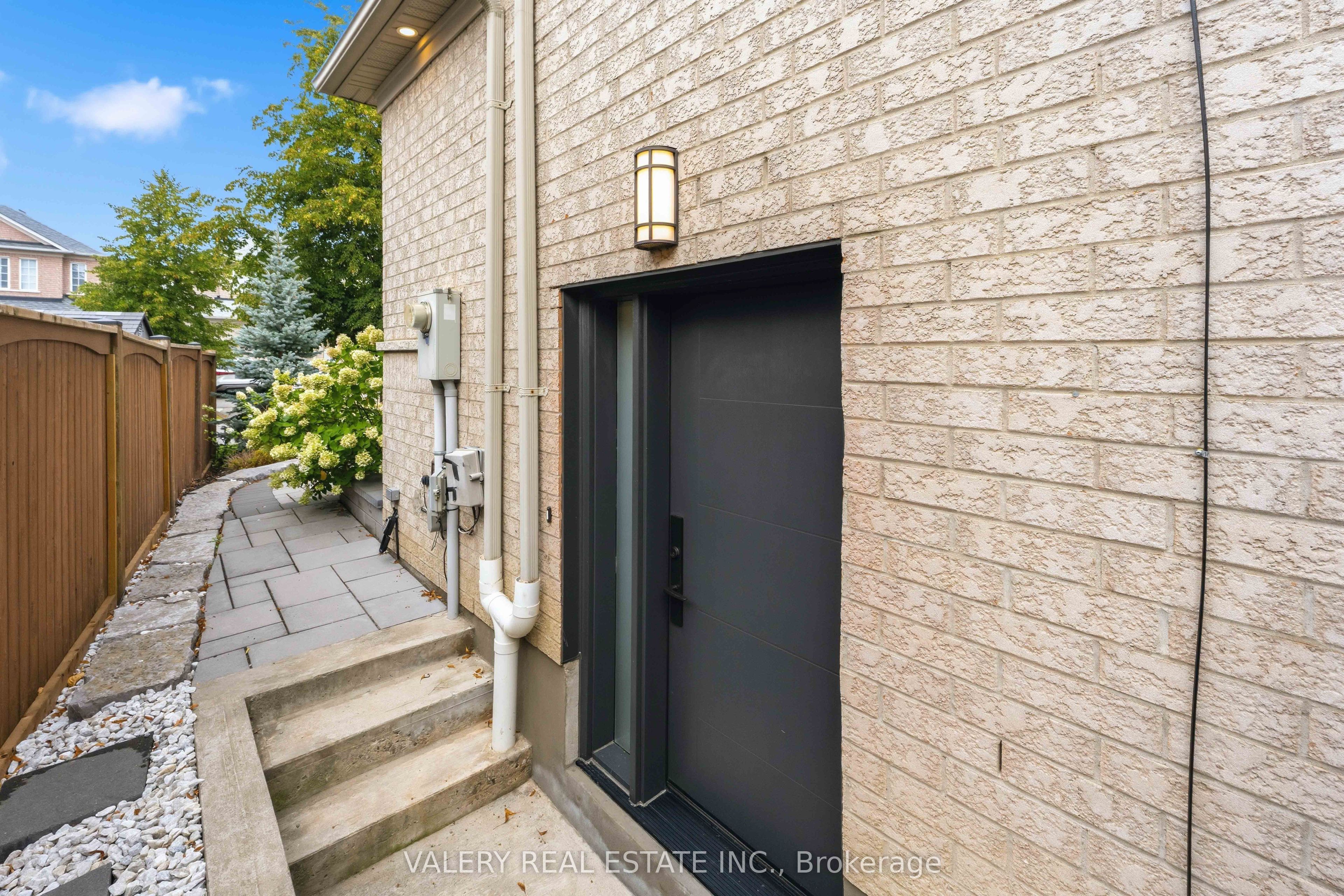 9 Vanguard Road Property Photo 26