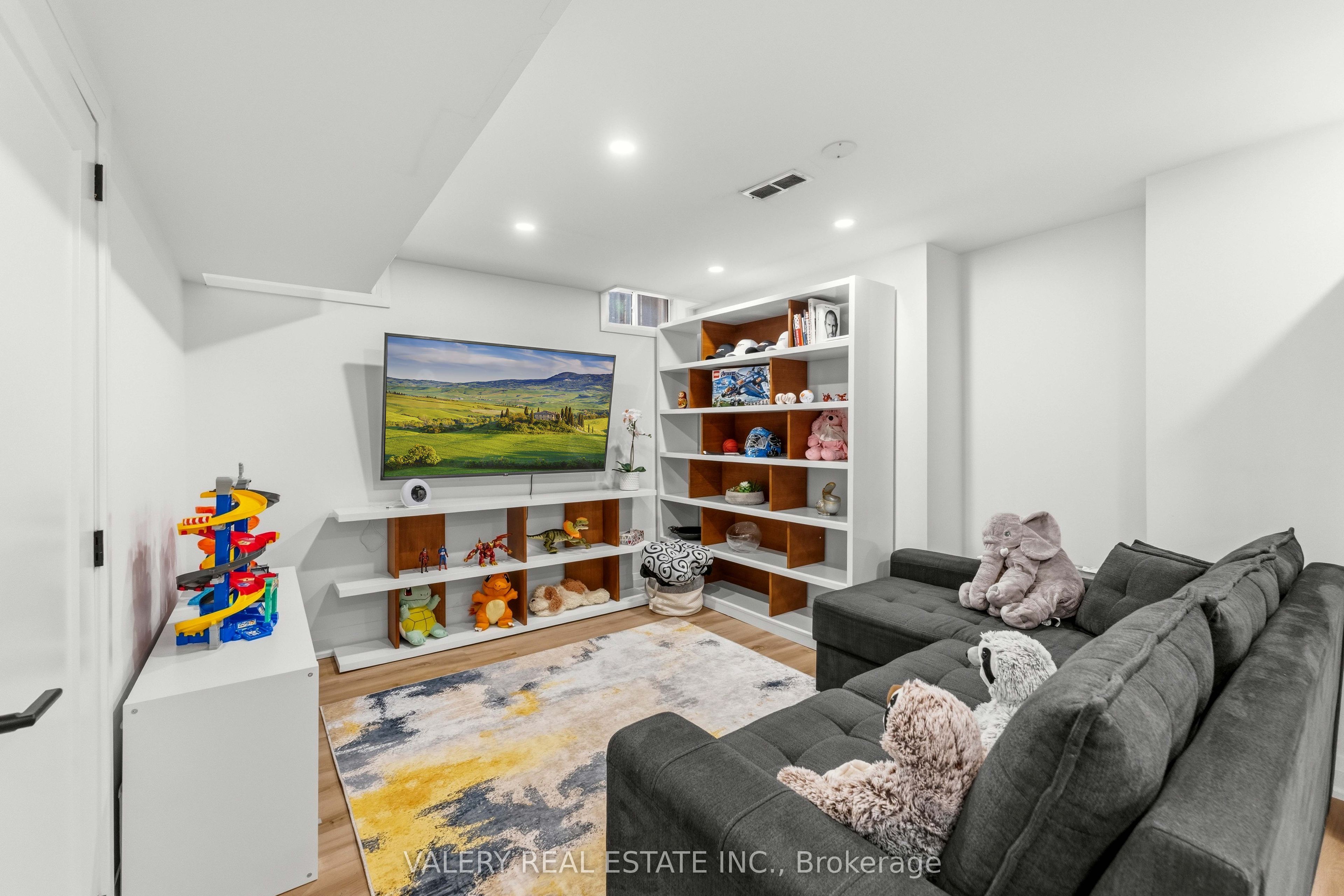 9 Vanguard Road Property Photo 31