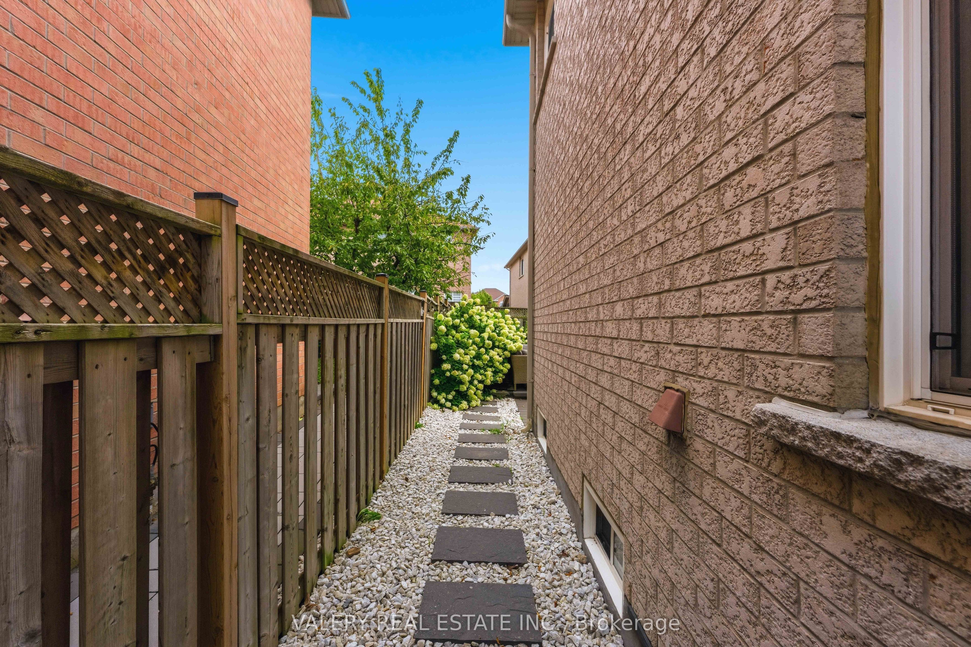 9 Vanguard Road Property Photo 33