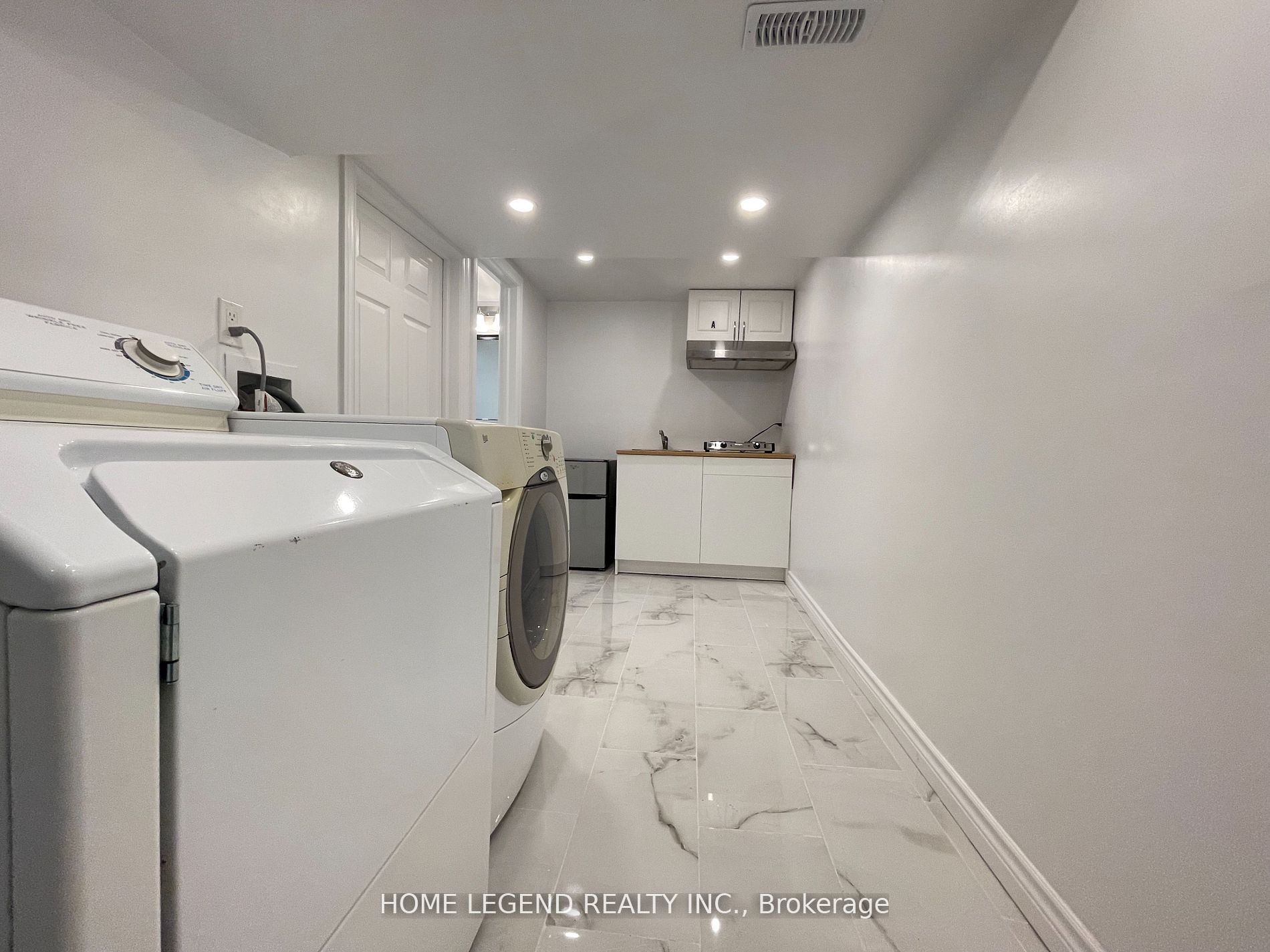 427 Taylor Mills Unit B Drive S Bsmt Property Photo 6