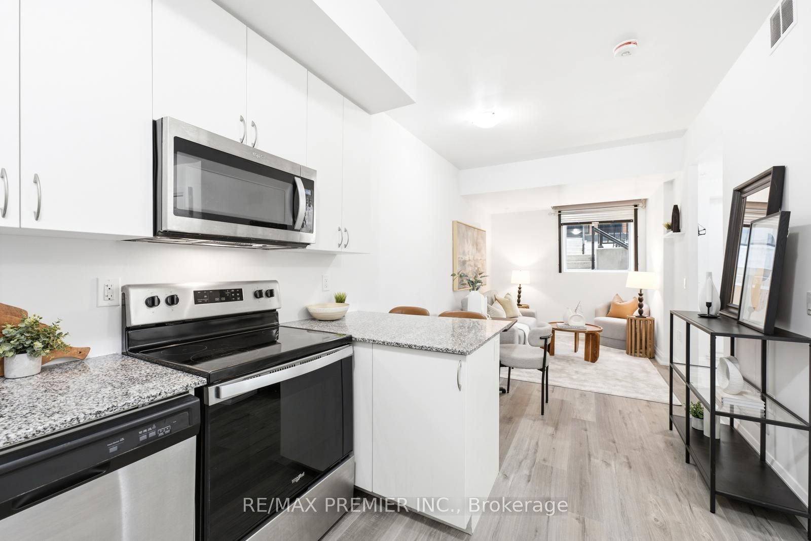 5279 Highway 7 Road B1401 Property Photo 12