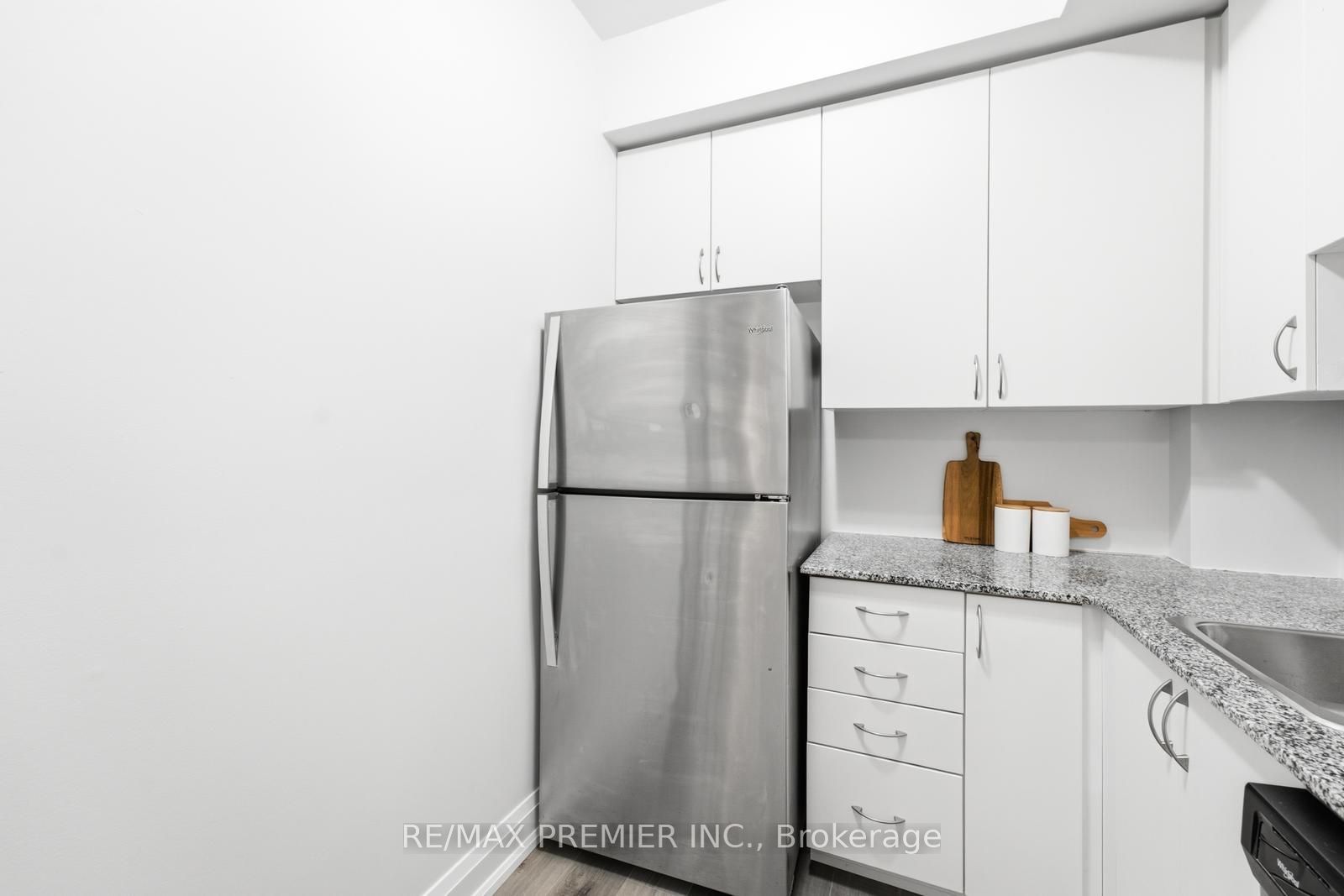 5279 Highway 7 Road B1401 Property Photo 15