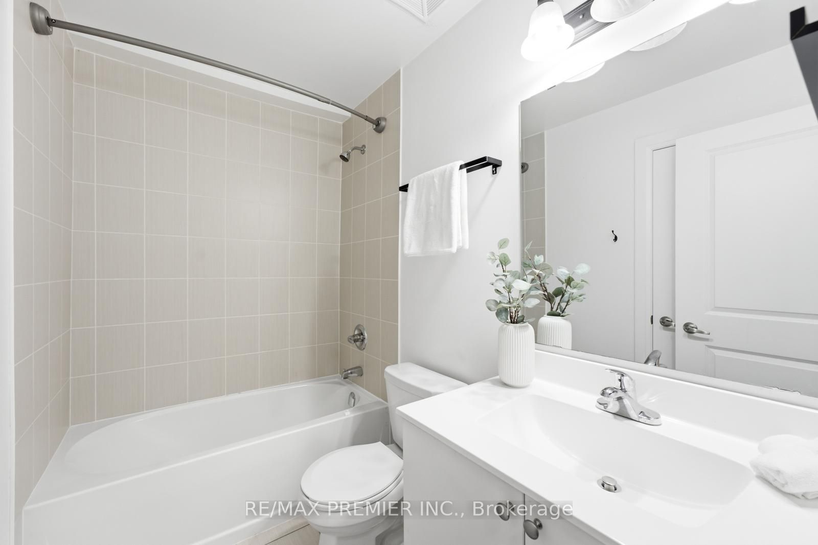 5279 Highway 7 Road B1401 Property Photo 19