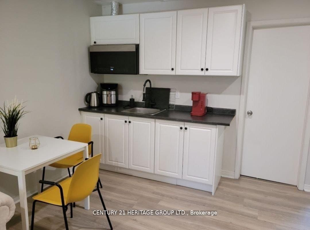 287 Lorne Avenue B Property Photo 2
