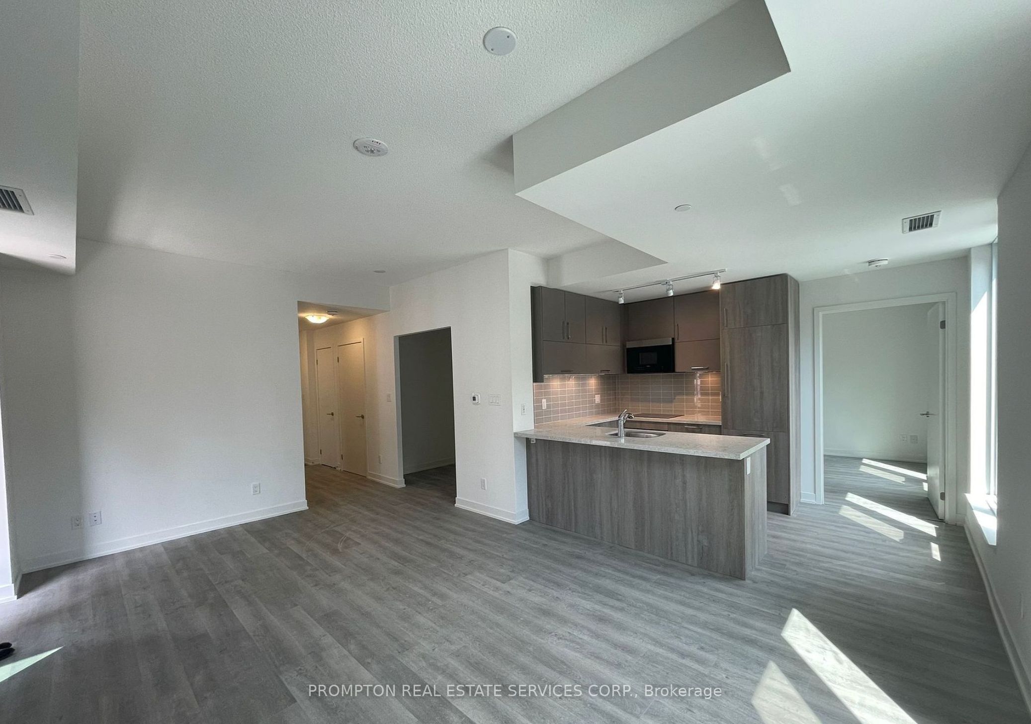 38 Simcoe Promenade 708 Property Photo 1
