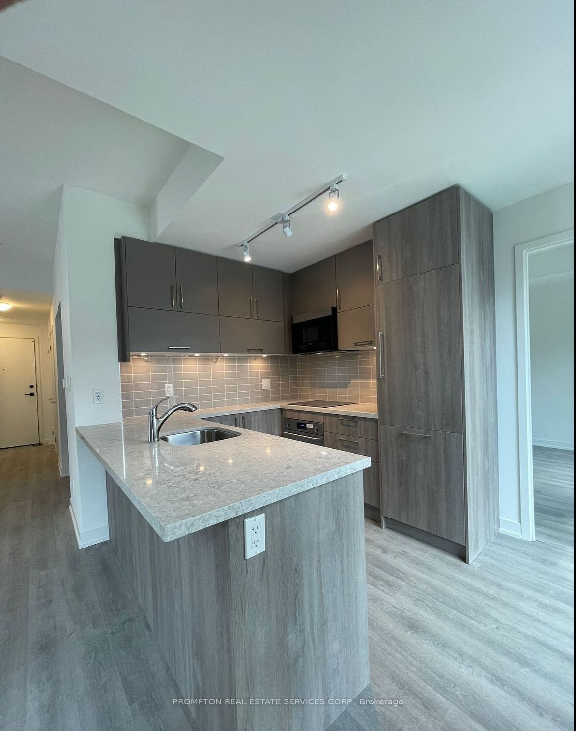38 Simcoe Promenade 708 Property Photo 2