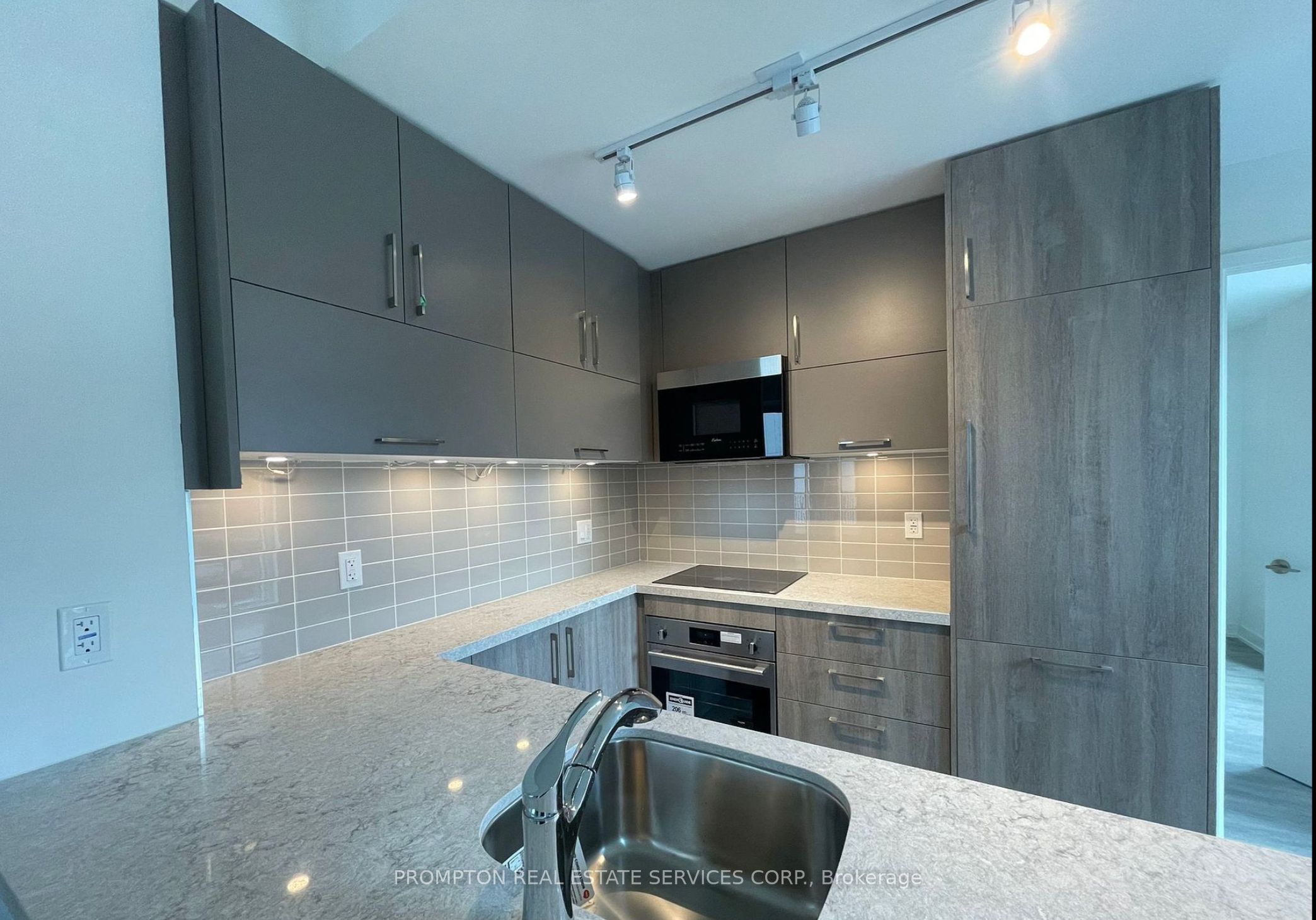 38 Simcoe Promenade 708 Property Photo 3
