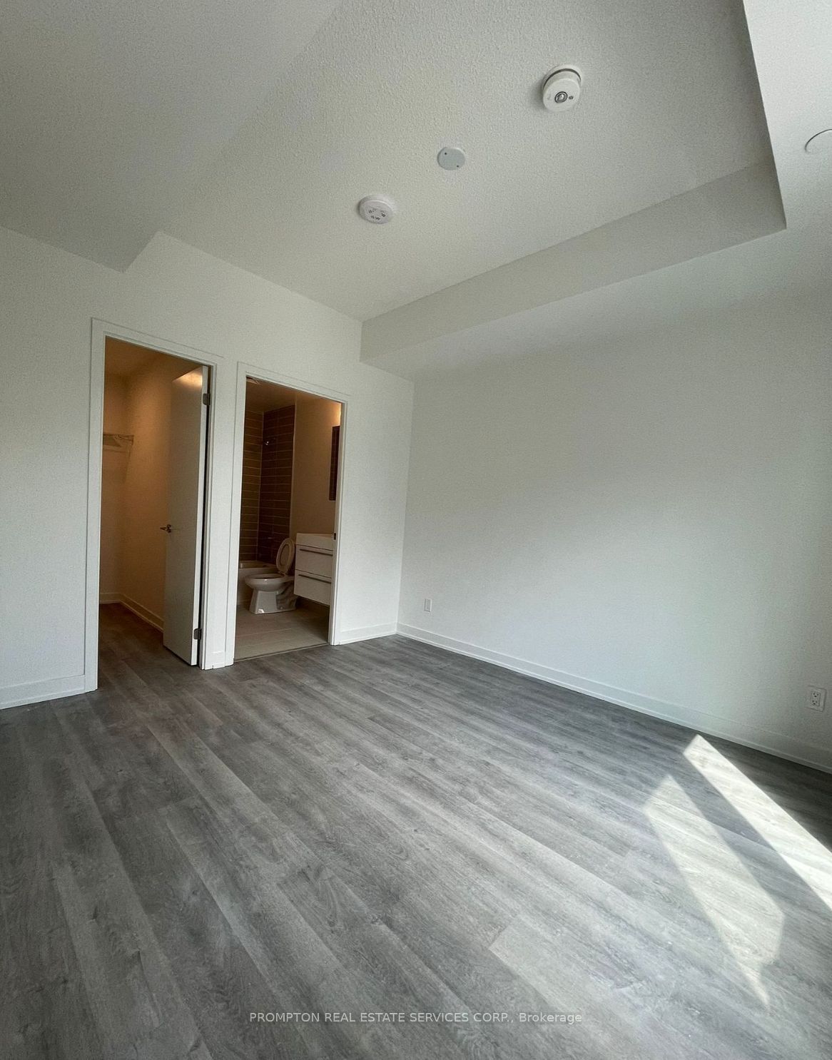 38 Simcoe Promenade 708 Property Photo 4