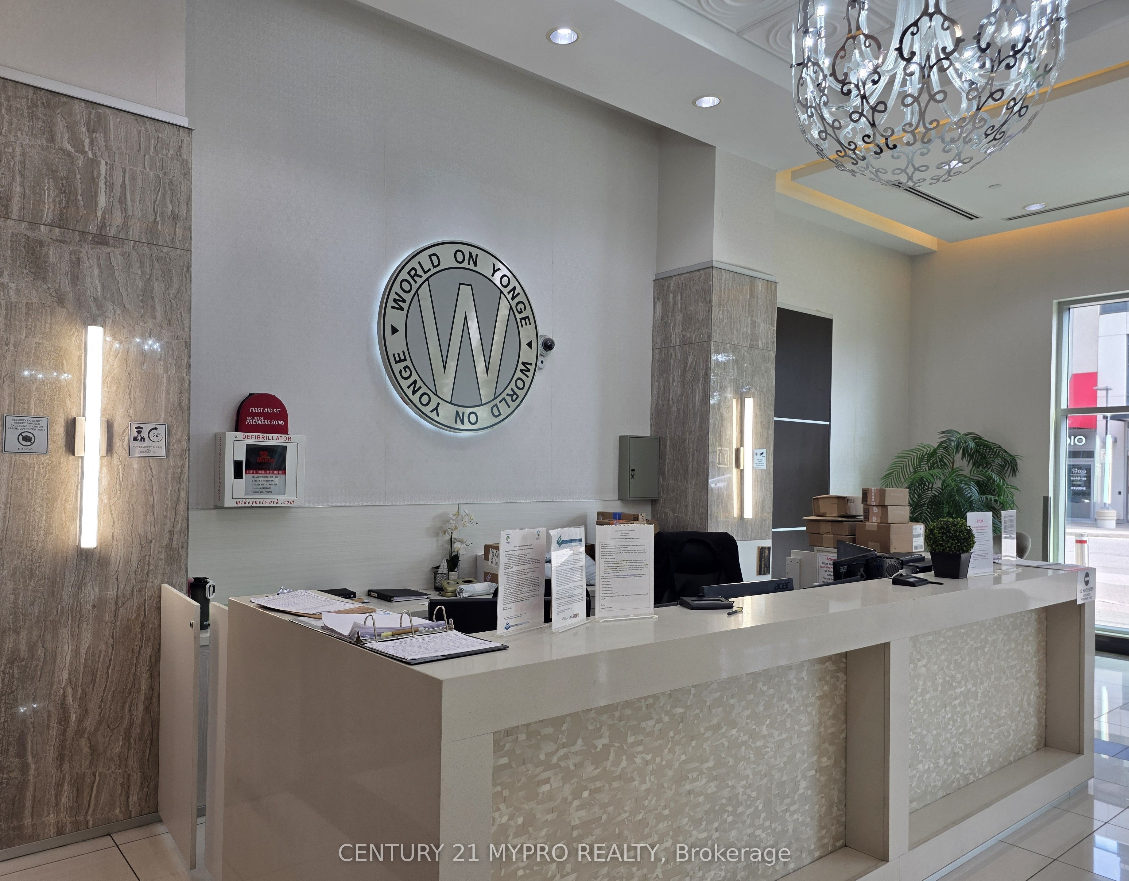 7161 Yonge Street 1830 Property Photo 2