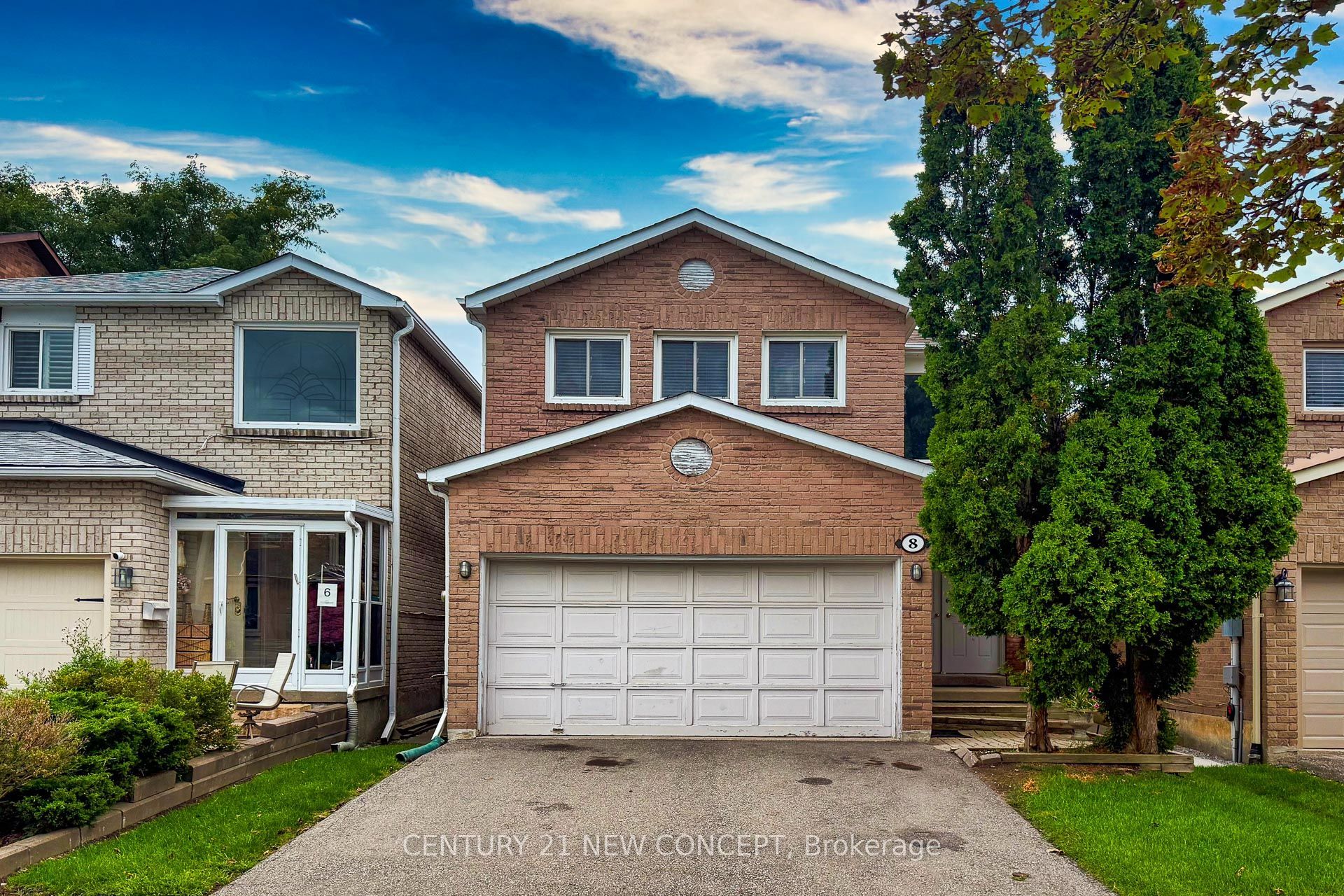 8 Millcroft Way Property Photo 1